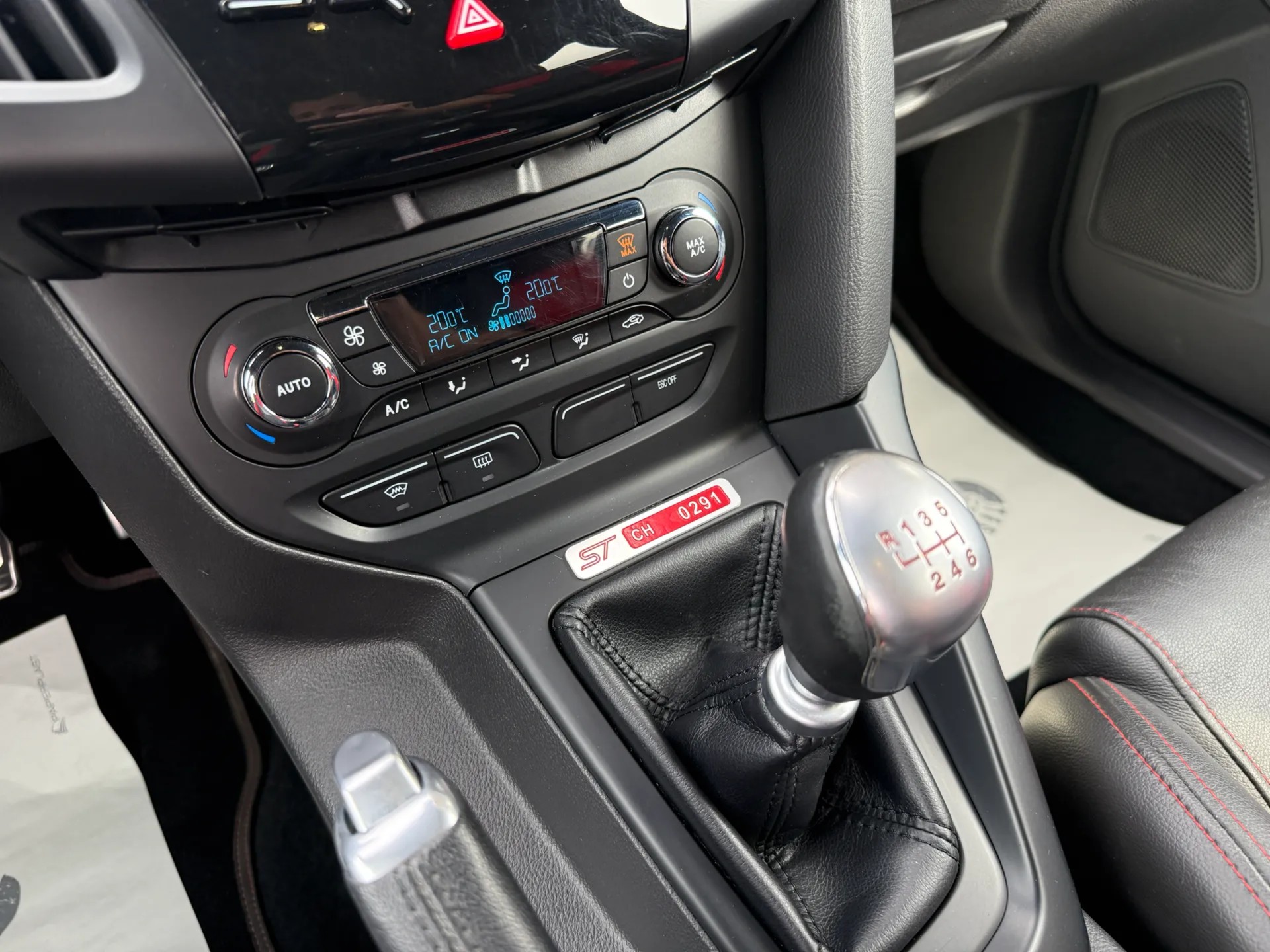 FORD Focus 2.0 SCTi ST-2-image-11