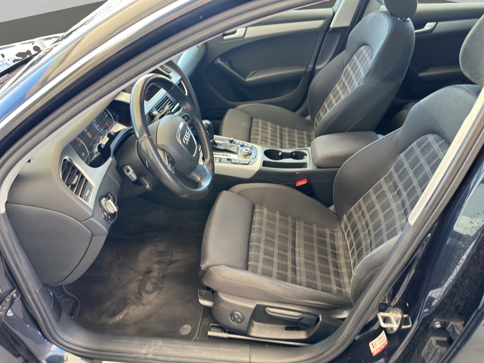 AUDI A4 Avant 2.0 TDI multitronic-image-18