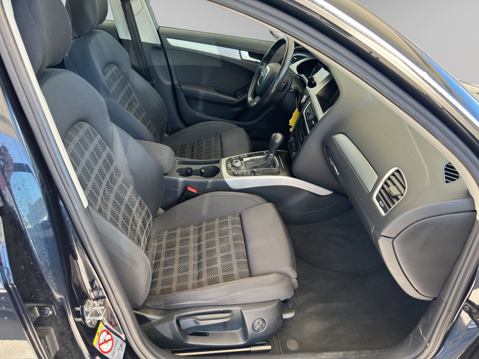 AUDI A4 Avant 2.0 TDI multitronic-image-17
