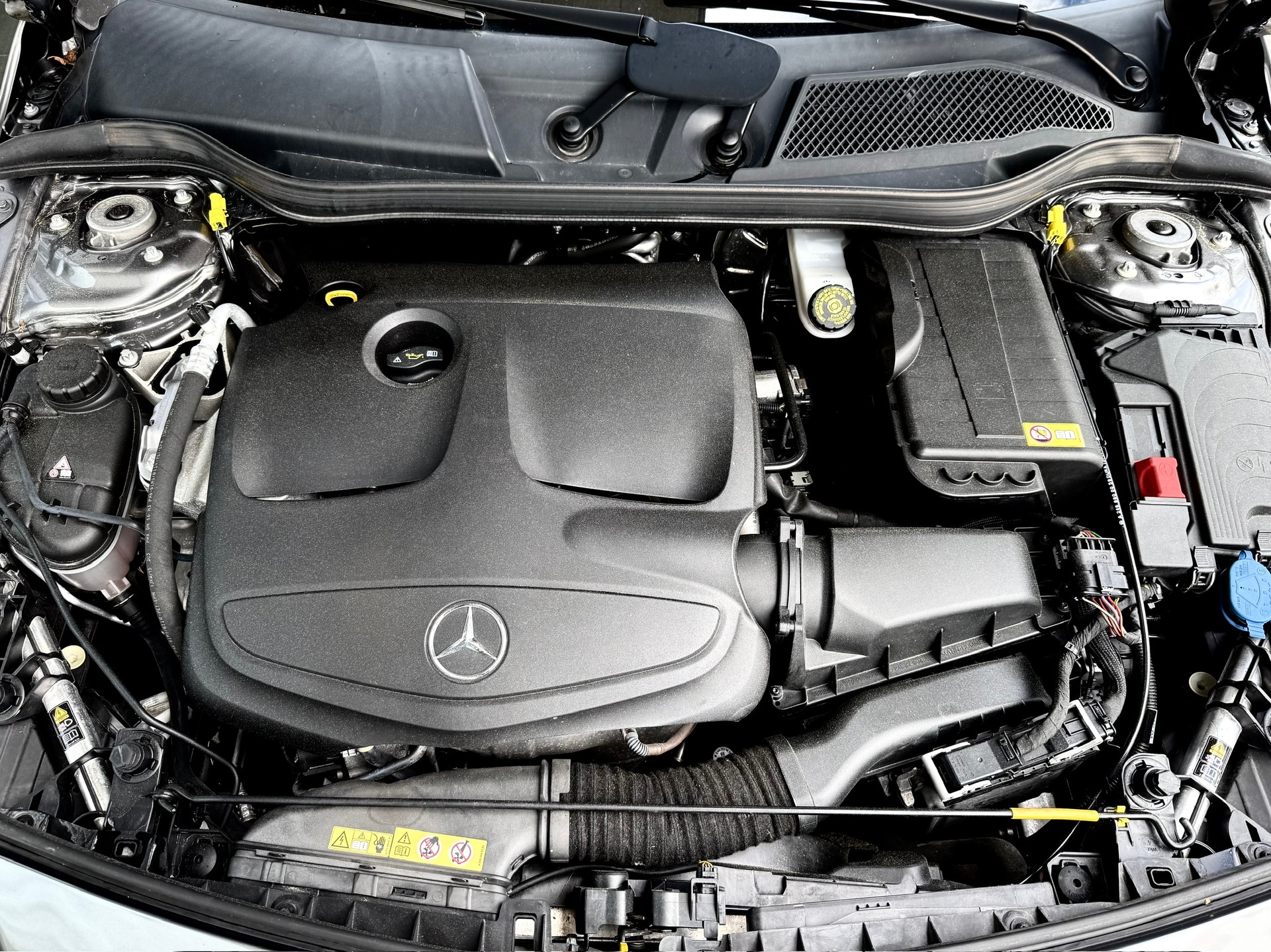 MERCEDES-BENZ A 220 AMG Line 4Matic 7G-DCT-image-8