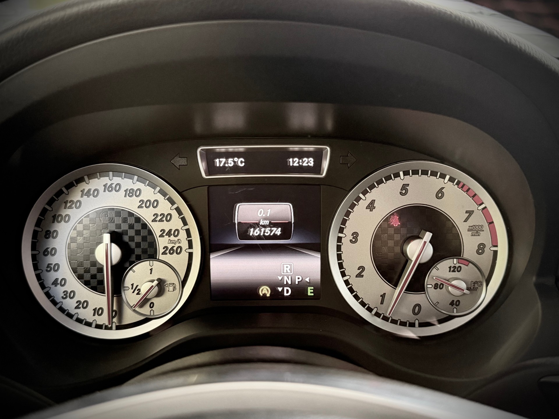 MERCEDES-BENZ A 220 AMG Line 4Matic 7G-DCT-image-7