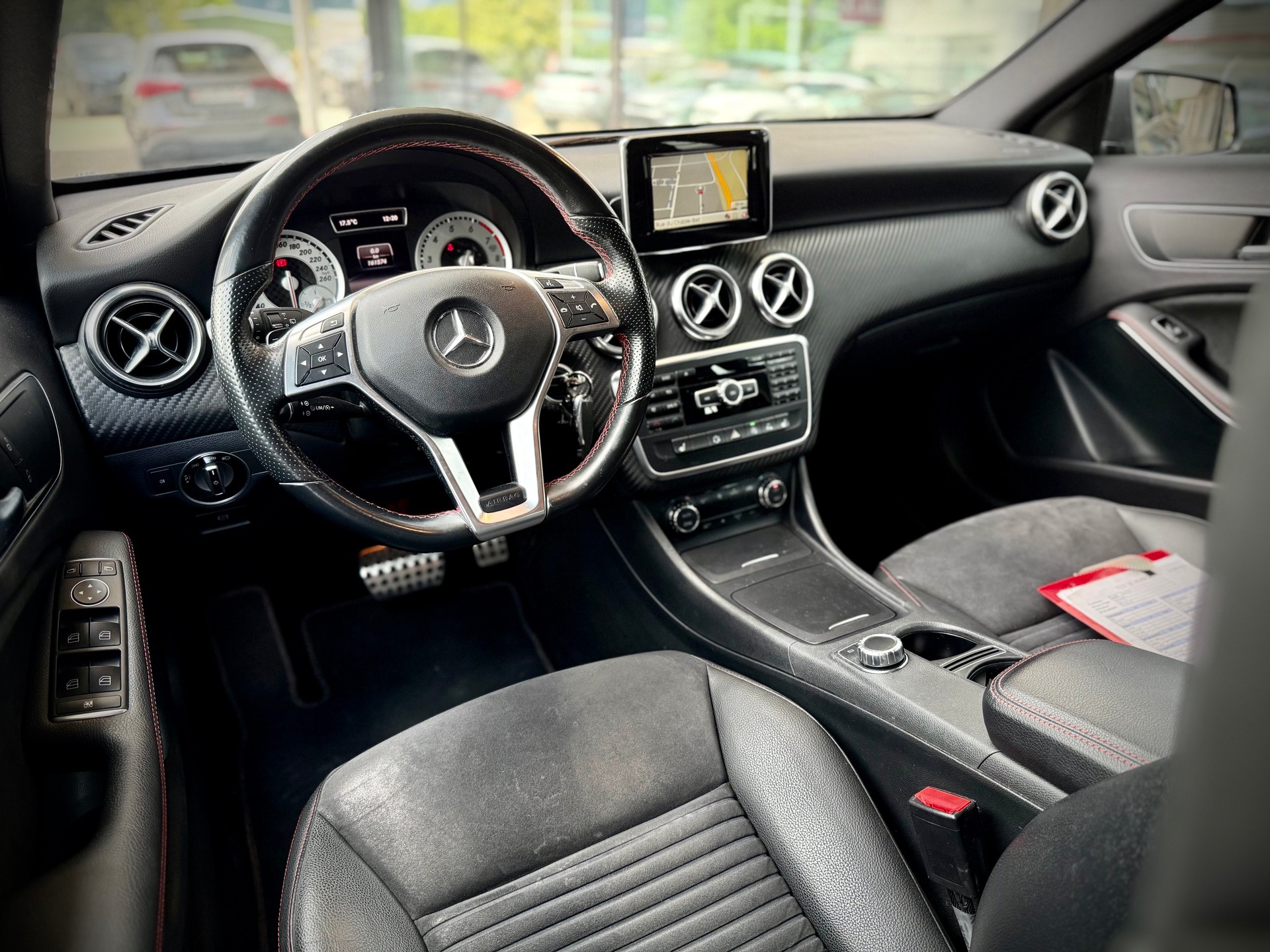 MERCEDES-BENZ A 220 AMG Line 4Matic 7G-DCT-image-3