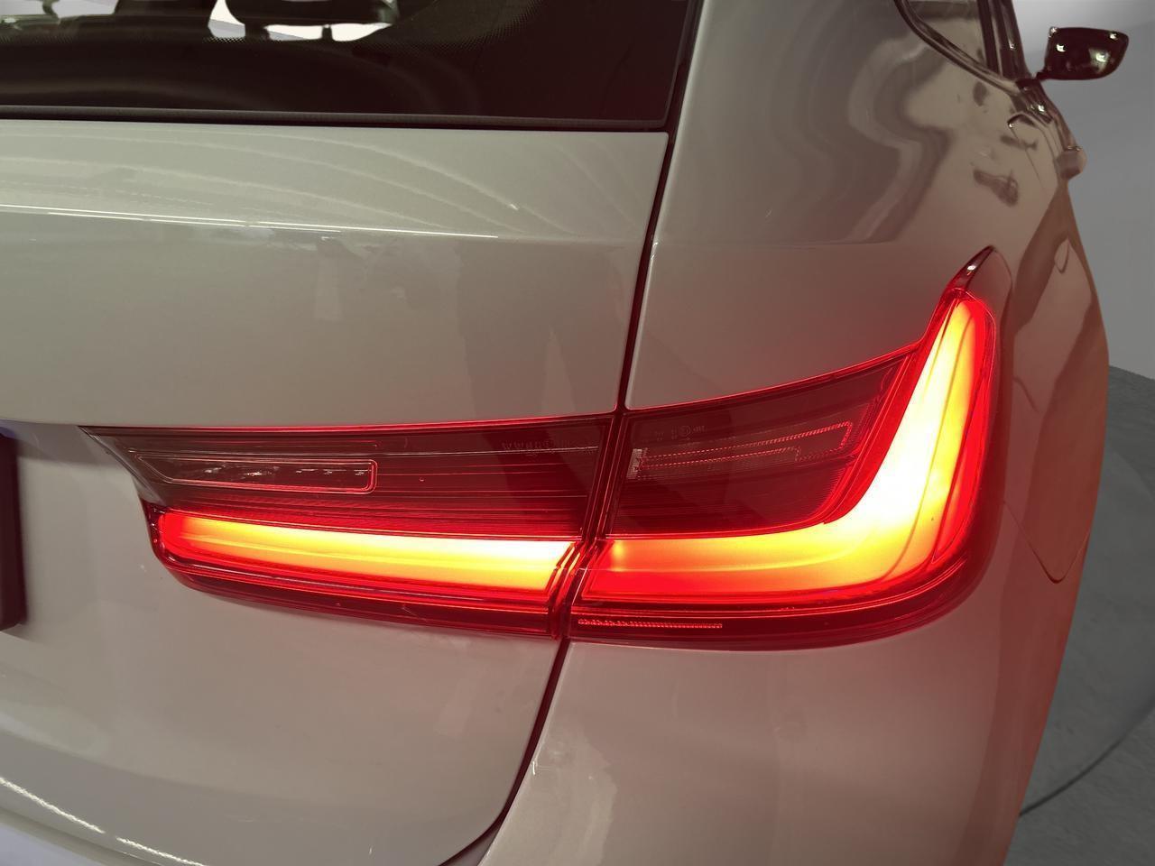 BMW 330d xDrive Touring M Sport-image-8