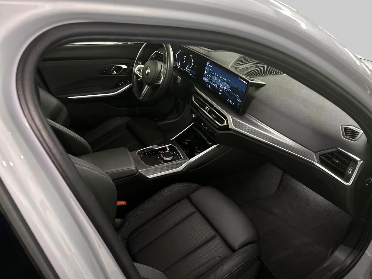 BMW 330d xDrive Touring M Sport-image-14