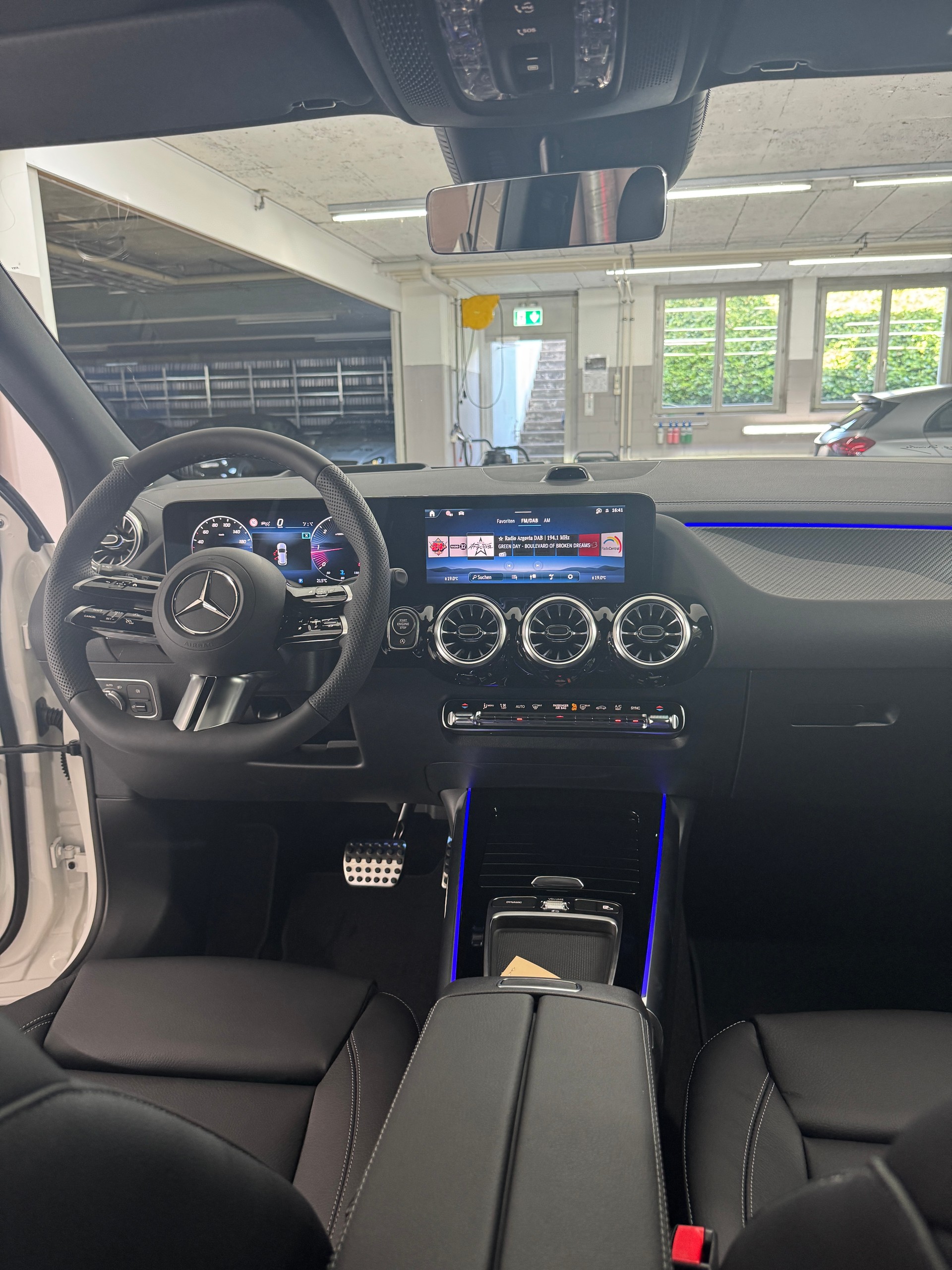 MERCEDES-BENZ GLA 220 d 4Matic Swiss Star-image-9
