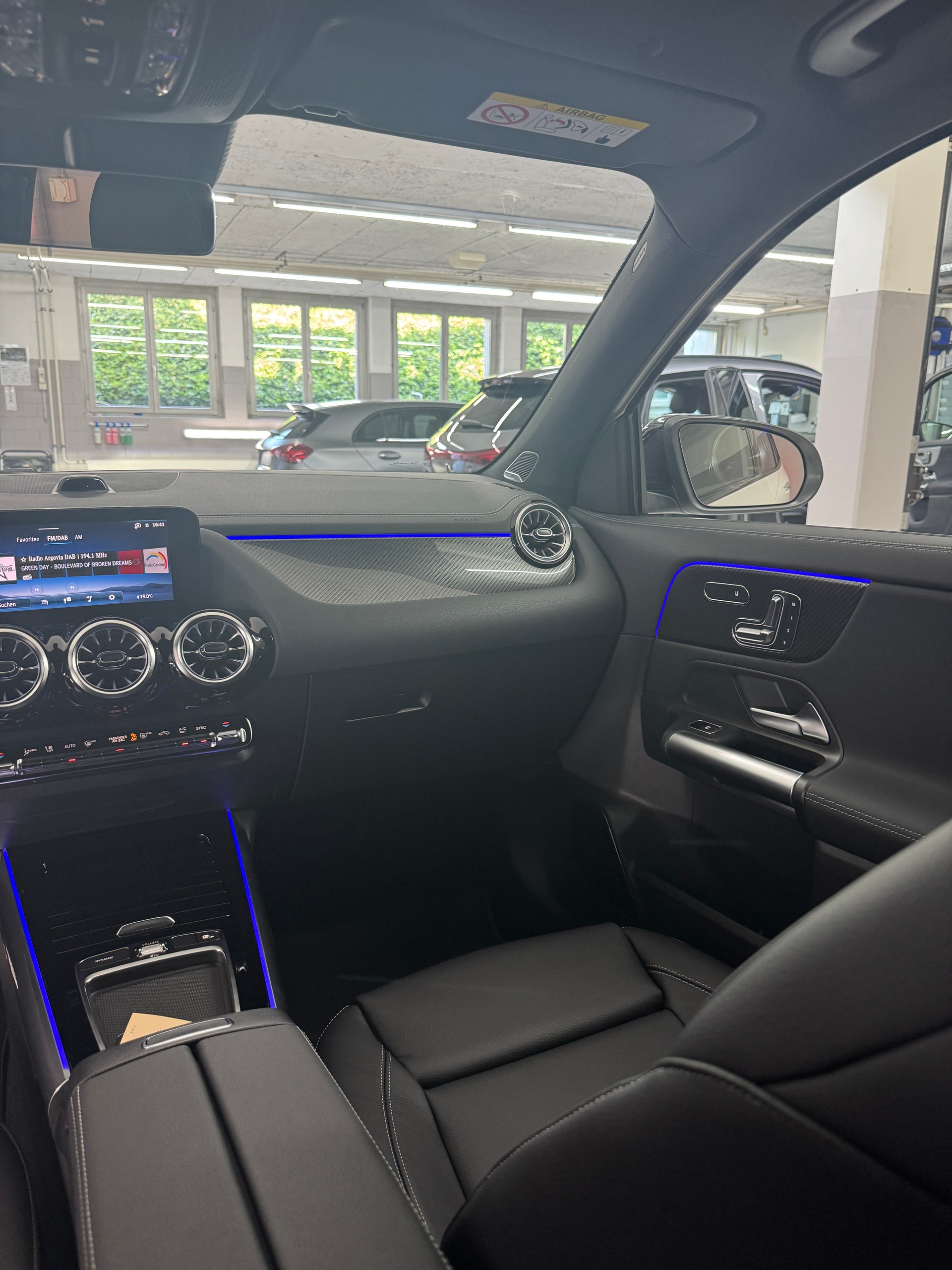 MERCEDES-BENZ GLA 220 d 4Matic Swiss Star-image-10