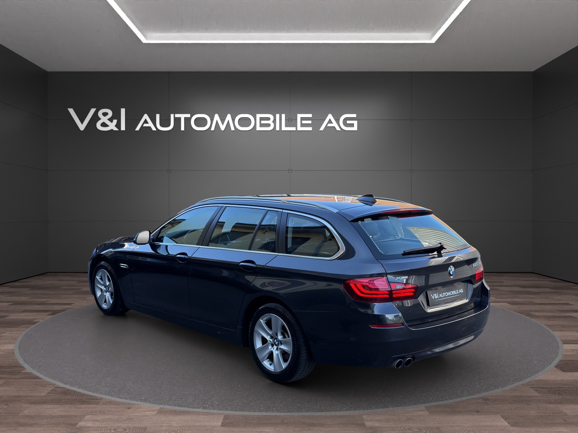 BMW 520d Touring xDrive Steptronic-showroom-element-3