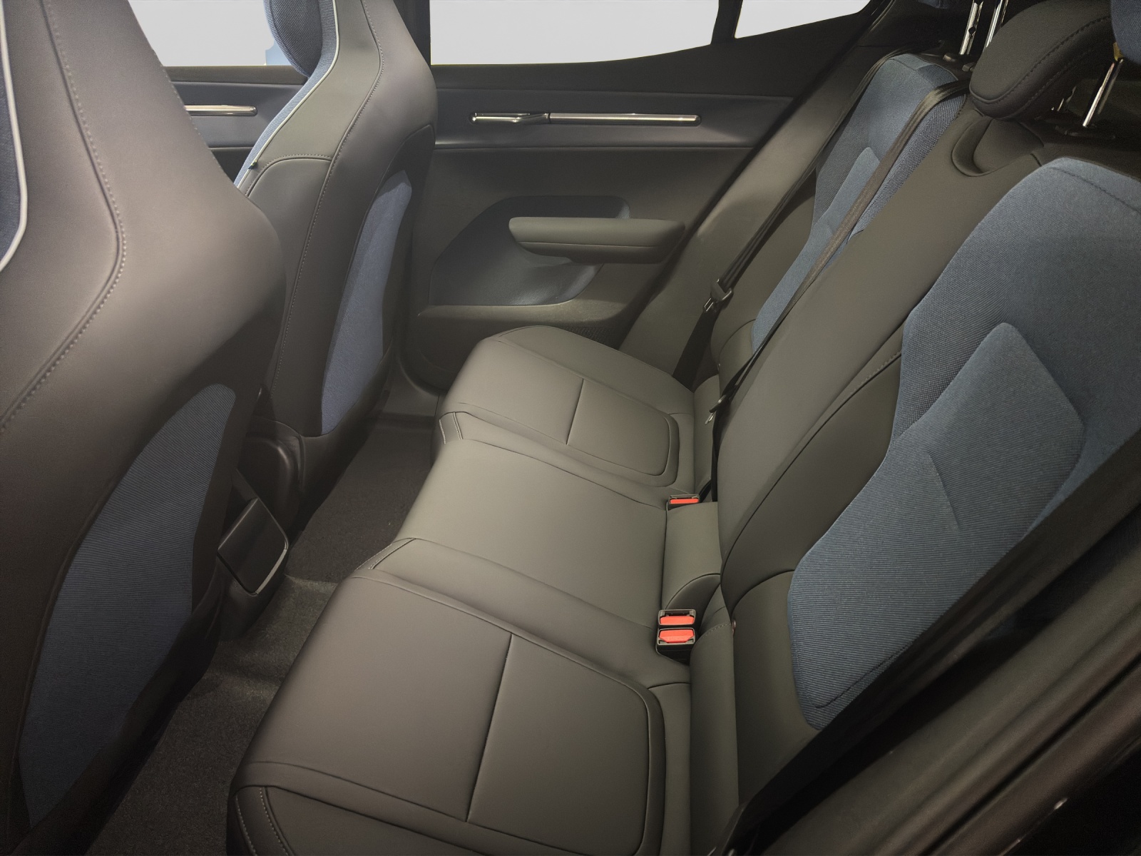 VOLVO EX30 Ultra XCENTRIC Black Edition-showroom-element-3