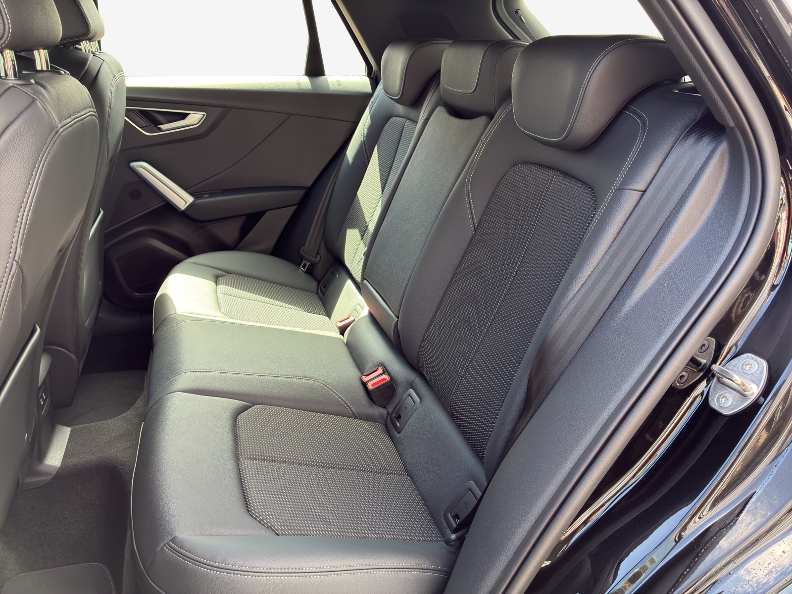 AUDI Q2 40 TFSI advanced quattro S-tronic-image-11