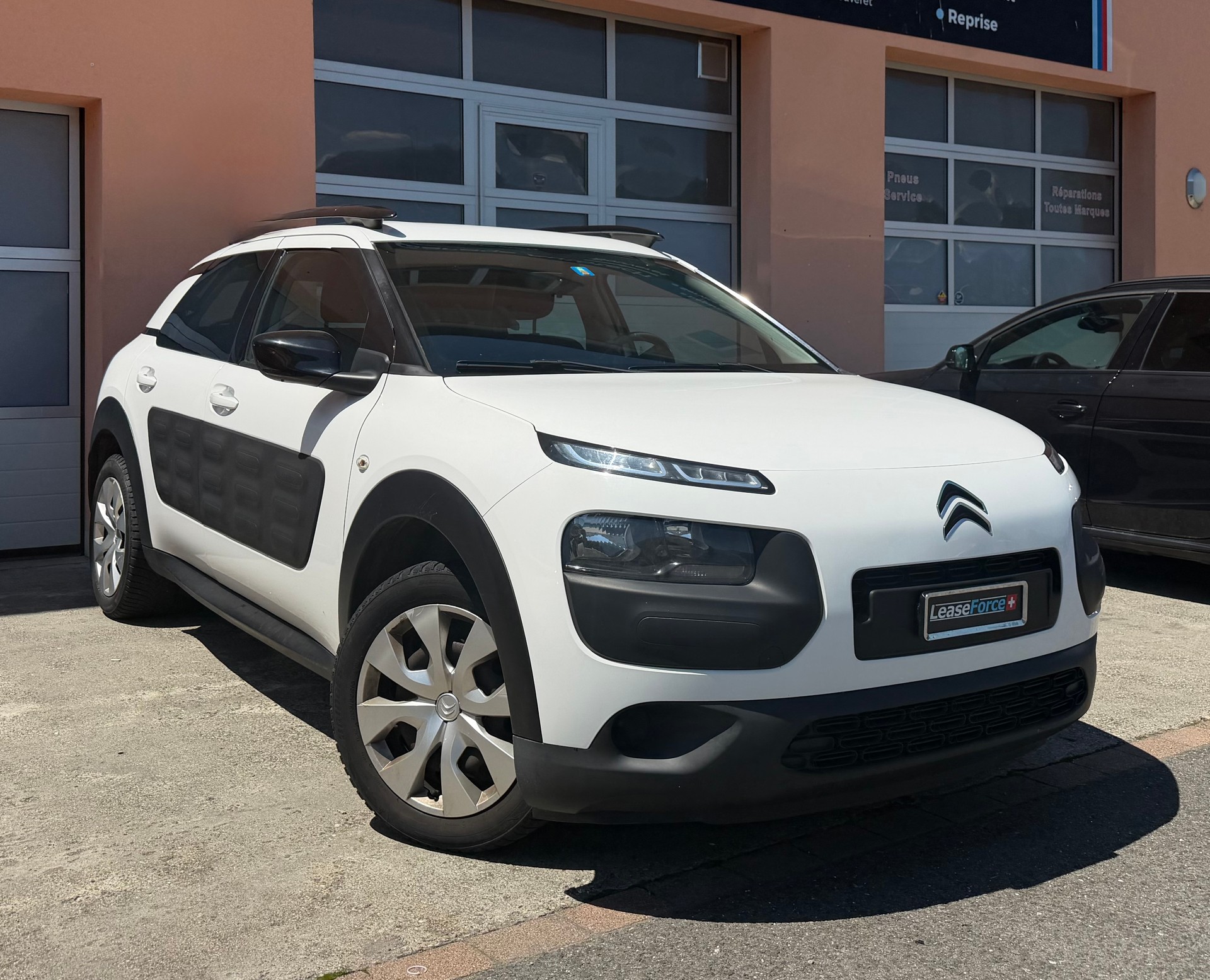 CITROEN C4 Cactus 1.2 e-VTi Shine ETG-image-0
