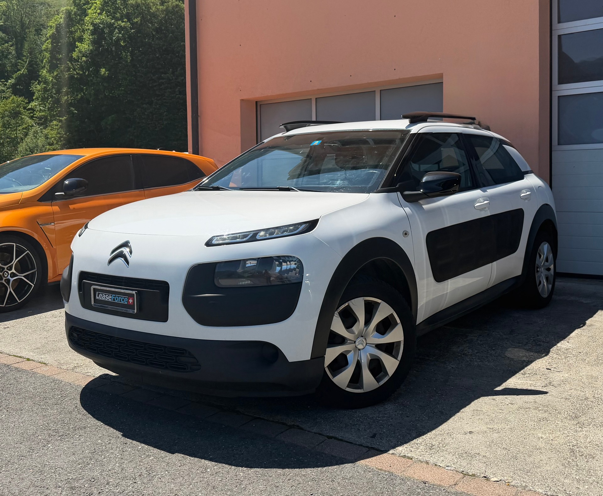 CITROEN C4 Cactus 1.2 e-VTi Shine ETG-image-1