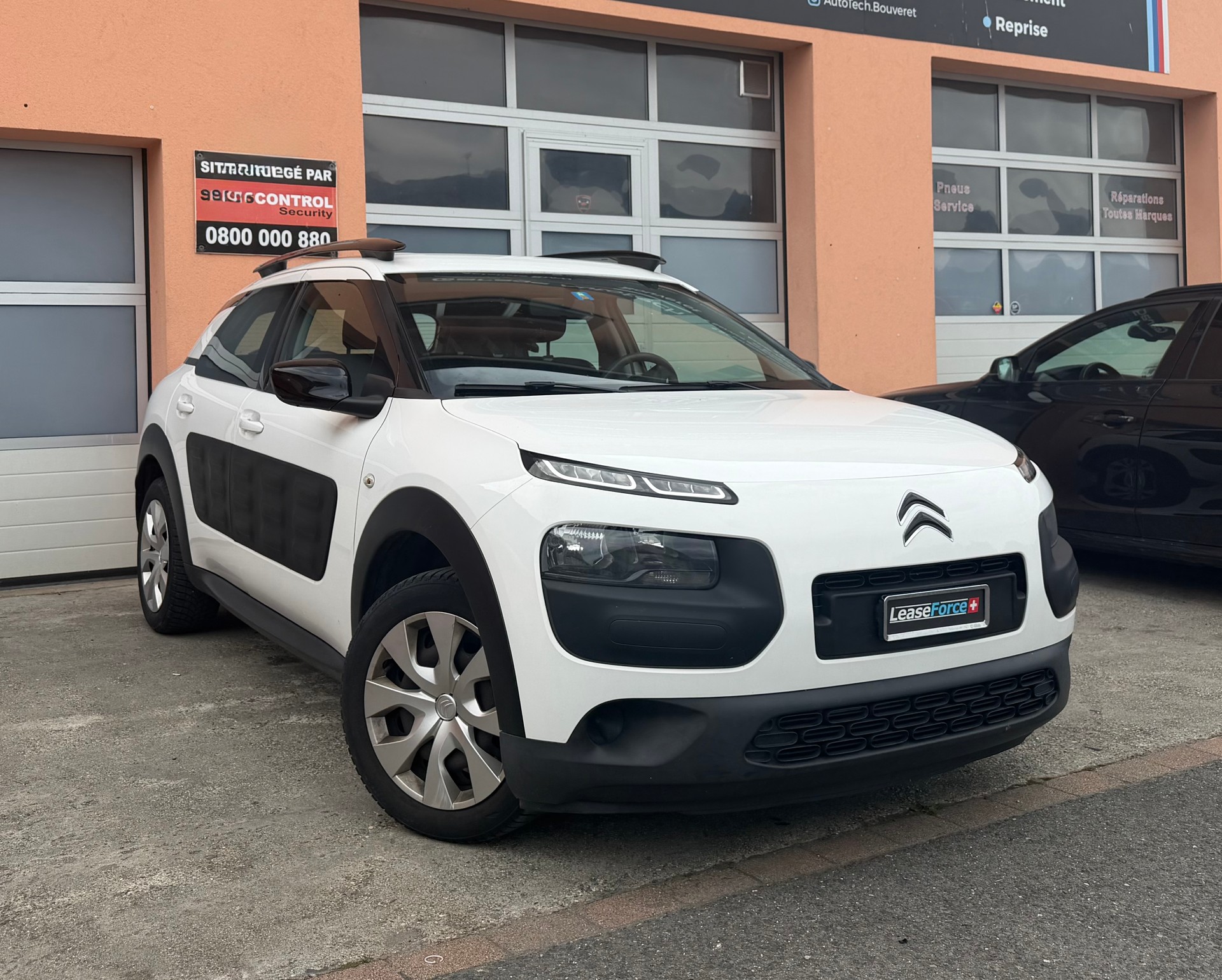 CITROEN C4 Cactus 1.2 e-VTi Shine ETG-image-0