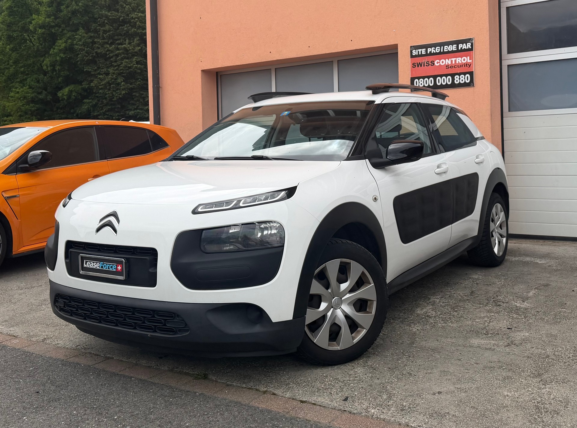 CITROEN C4 Cactus 1.2 e-VTi Shine ETG-image-1
