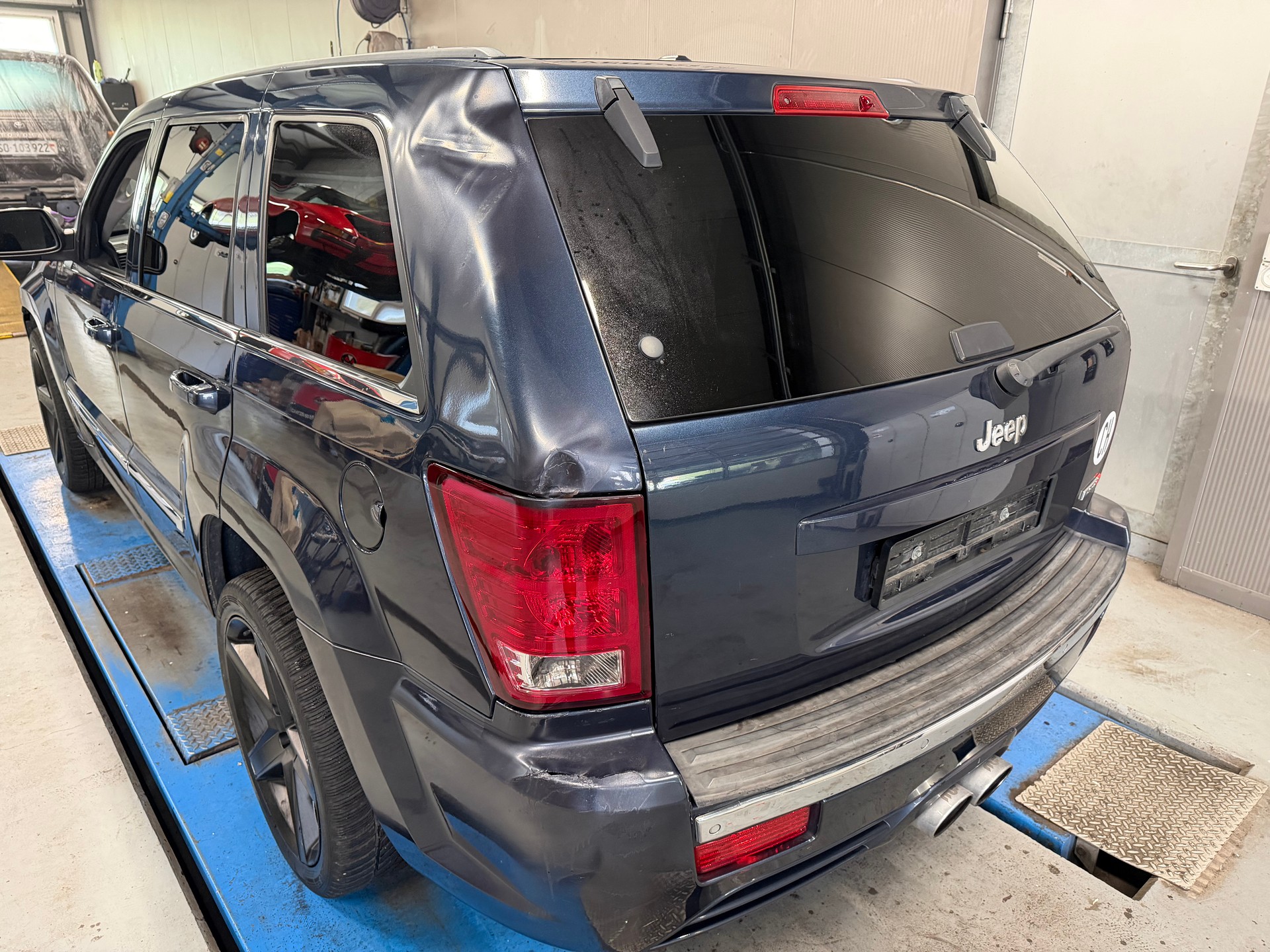 JEEP Grand Cherokee 6.1 HEMI SRT8 Automatic-image-3