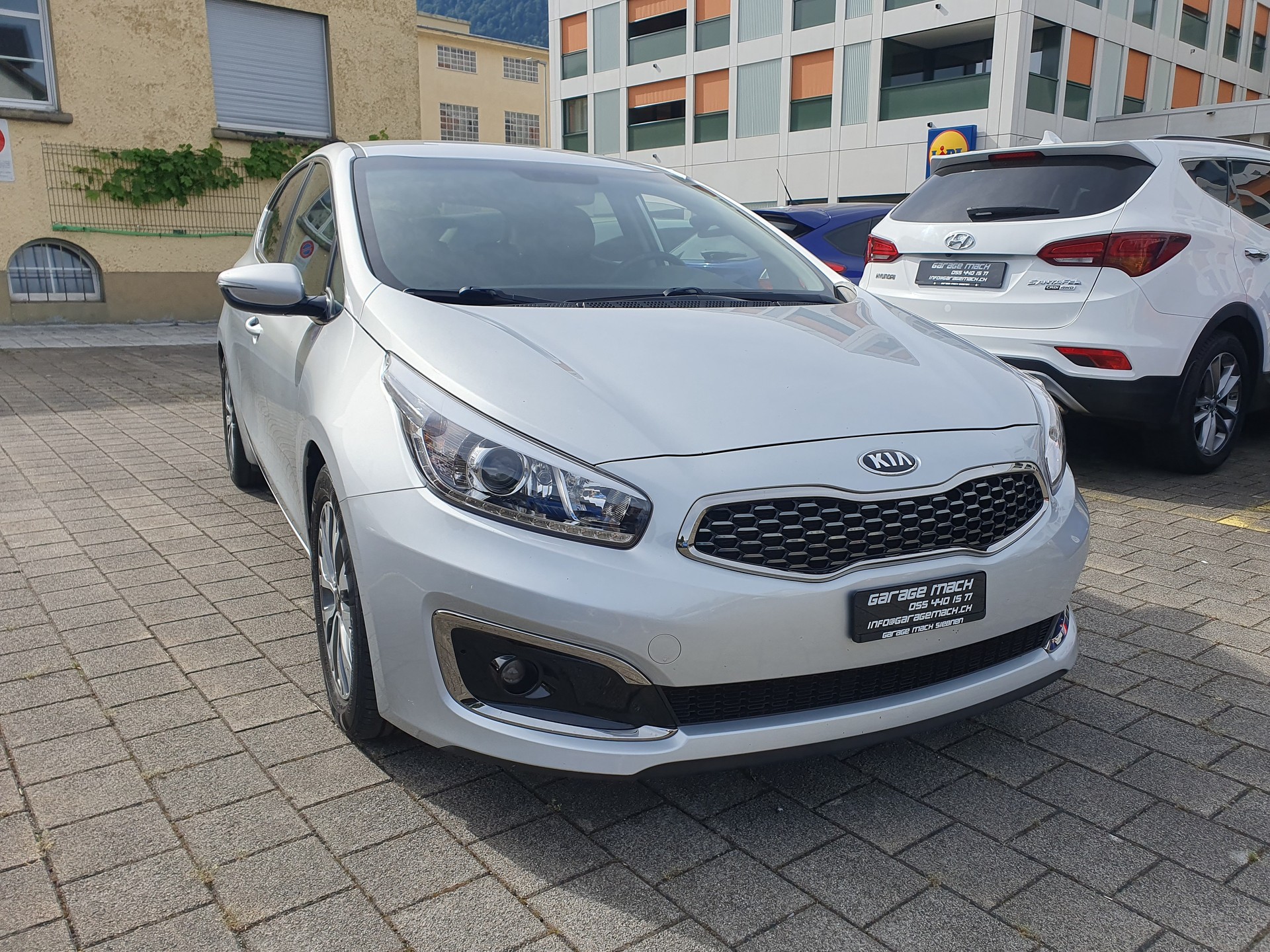 KIA Cee'd 1.6 GDi Swiss Champion DCT-image-2