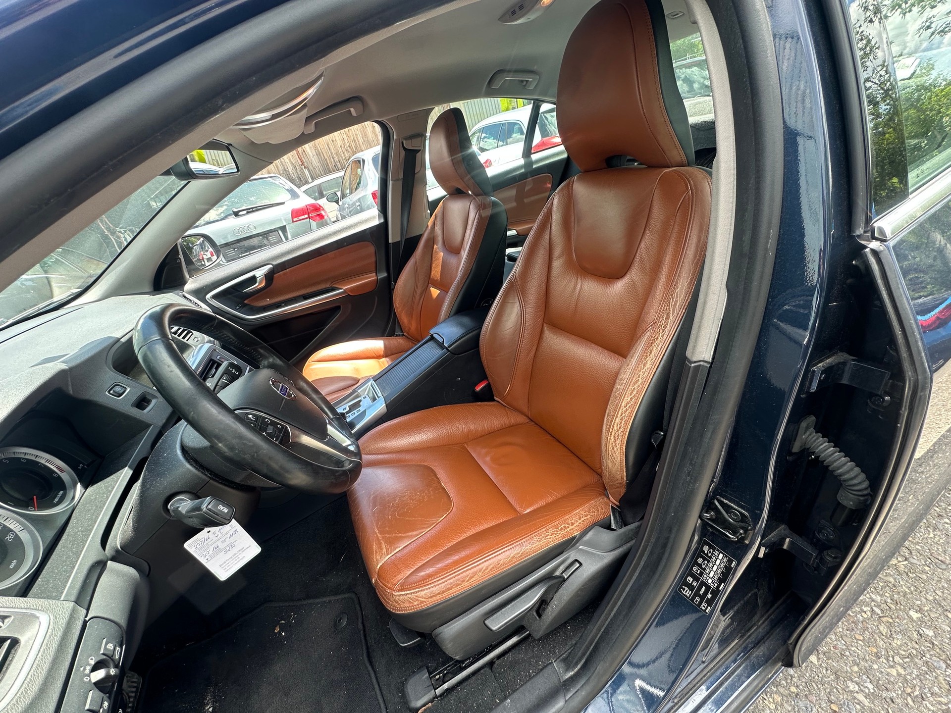 VOLVO S60 T5 Momentum Powershift-image-10