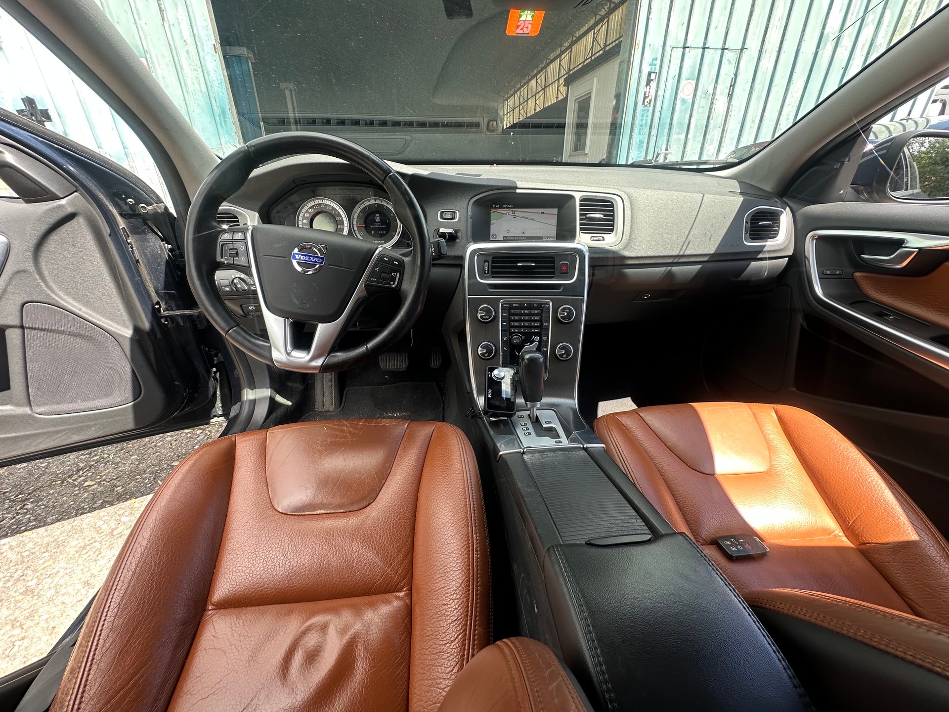 VOLVO S60 T5 Momentum Powershift-image-9