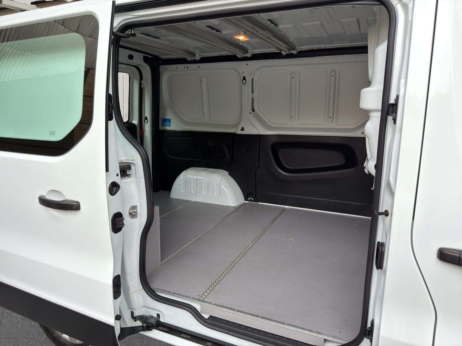 NISSAN NV300 dCi 120 2.9 L2H1 Comfort-image-13