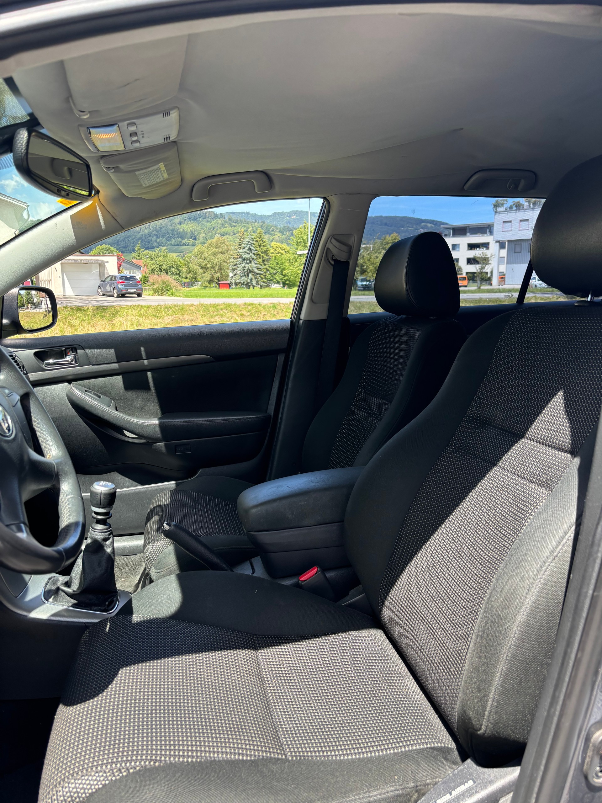 TOYOTA Avensis 2.0D-4 D Linea Sol Premium Sportswagon-image-13
