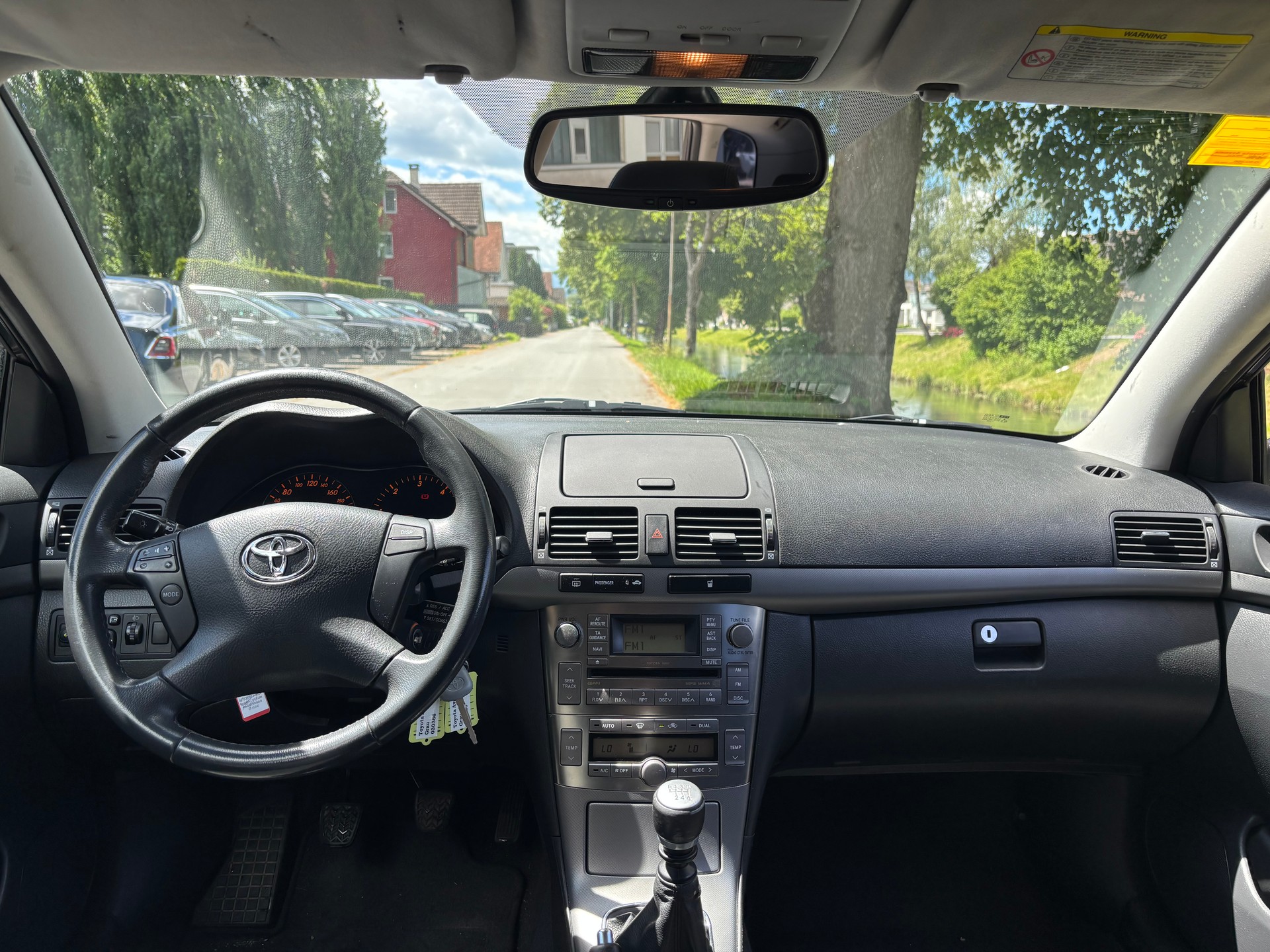 TOYOTA Avensis 2.0D-4 D Linea Sol Premium Sportswagon-image-12