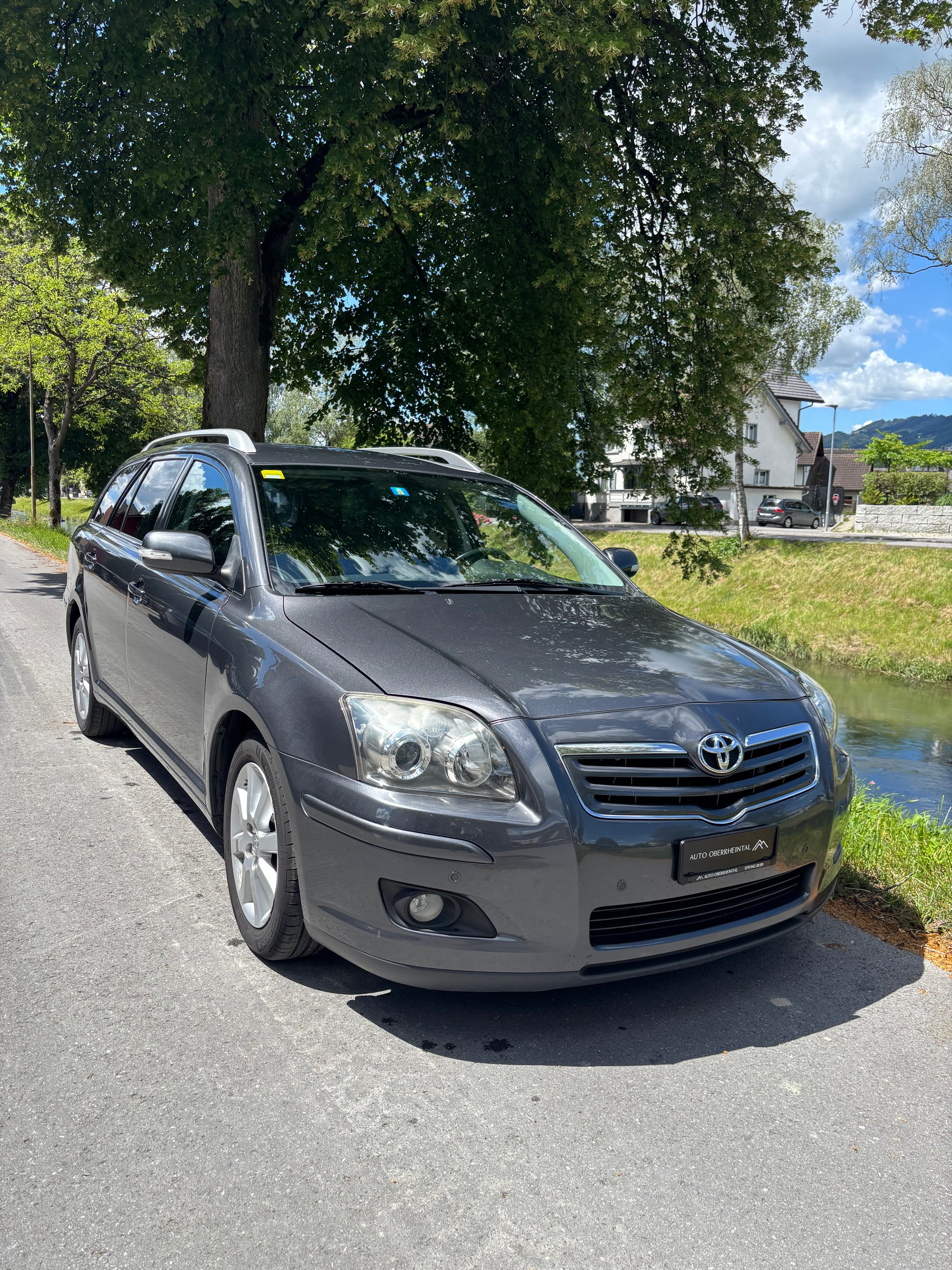 TOYOTA Avensis 2.0D-4 D Linea Sol Premium Sportswagon-image-11