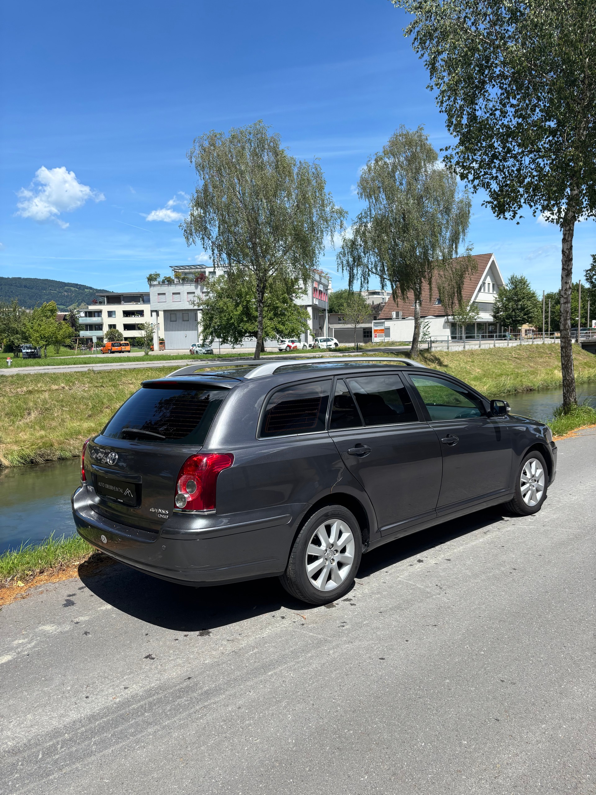 TOYOTA Avensis 2.0D-4 D Linea Sol Premium Sportswagon-image-8