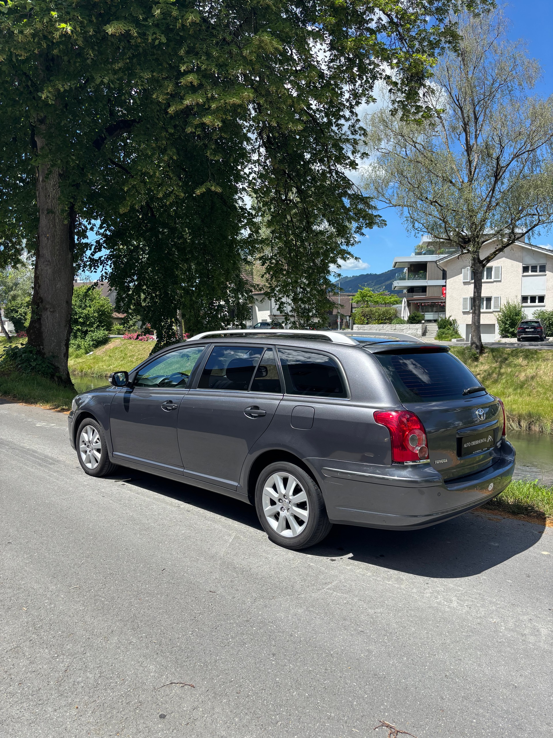 TOYOTA Avensis 2.0D-4 D Linea Sol Premium Sportswagon-image-4
