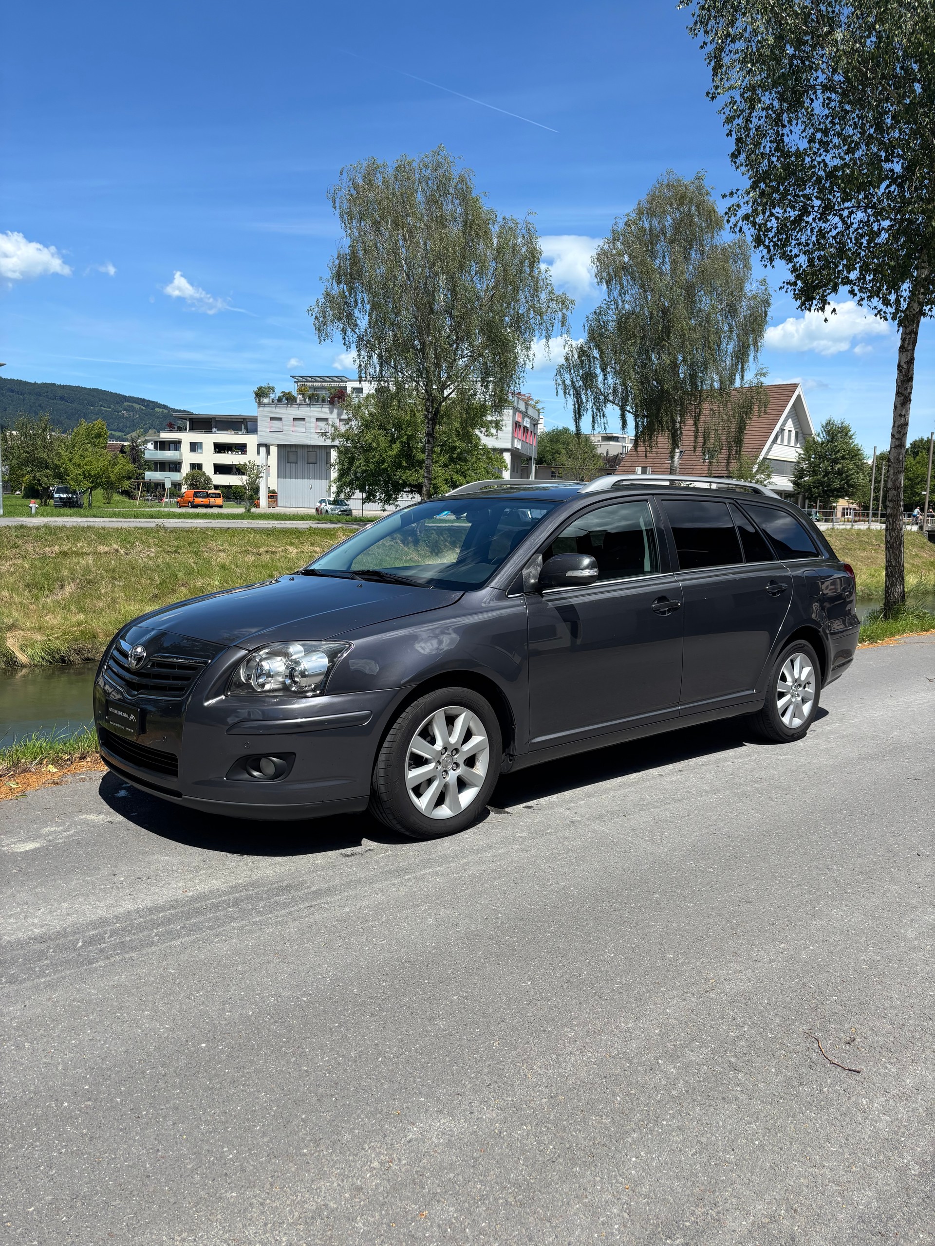 TOYOTA Avensis 2.0D-4 D Linea Sol Premium Sportswagon-image-2