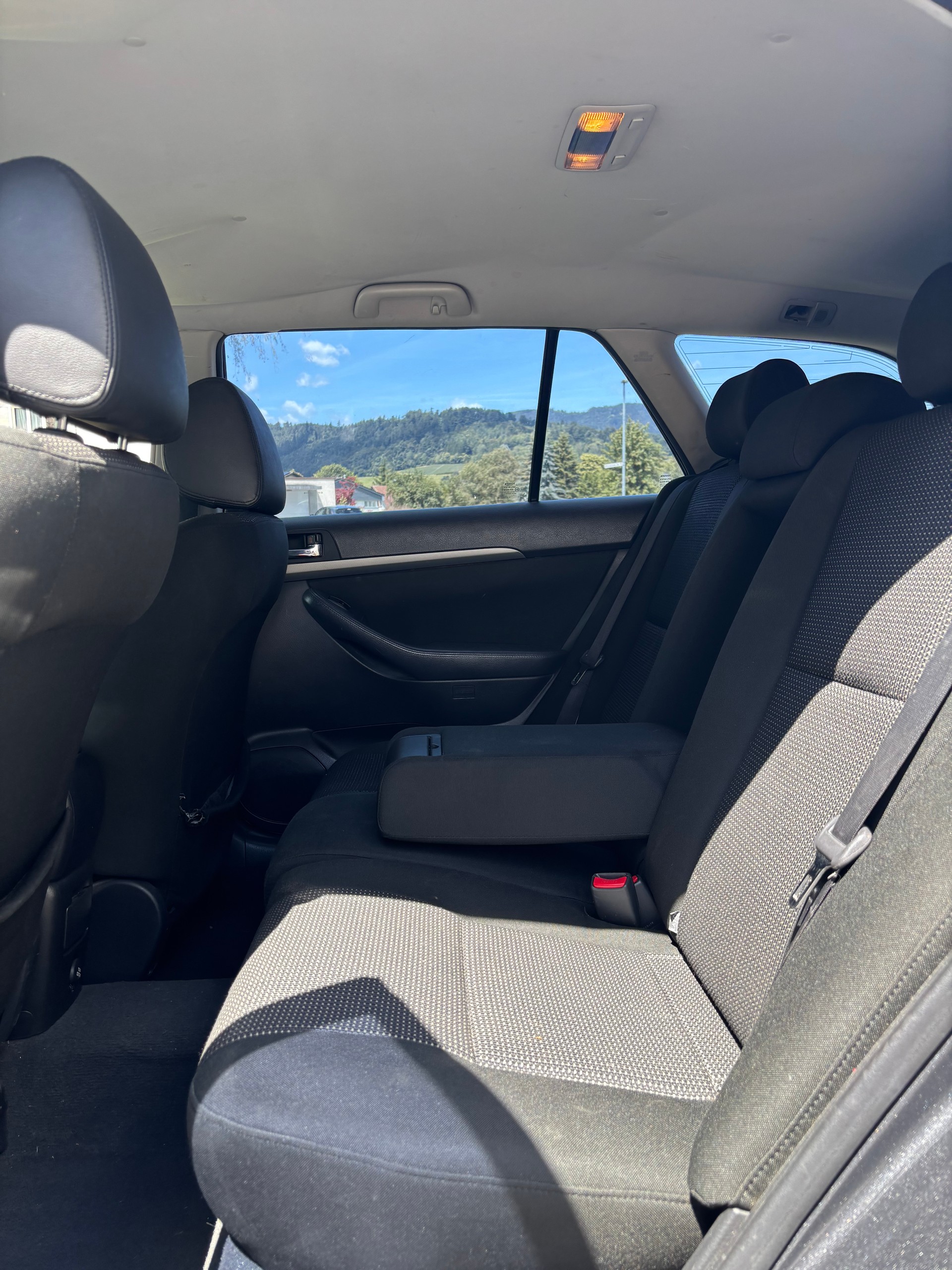 TOYOTA Avensis 2.0D-4 D Linea Sol Premium Sportswagon-image-14