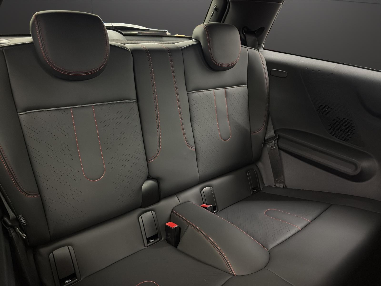 MINI John Cooper Works-image-18