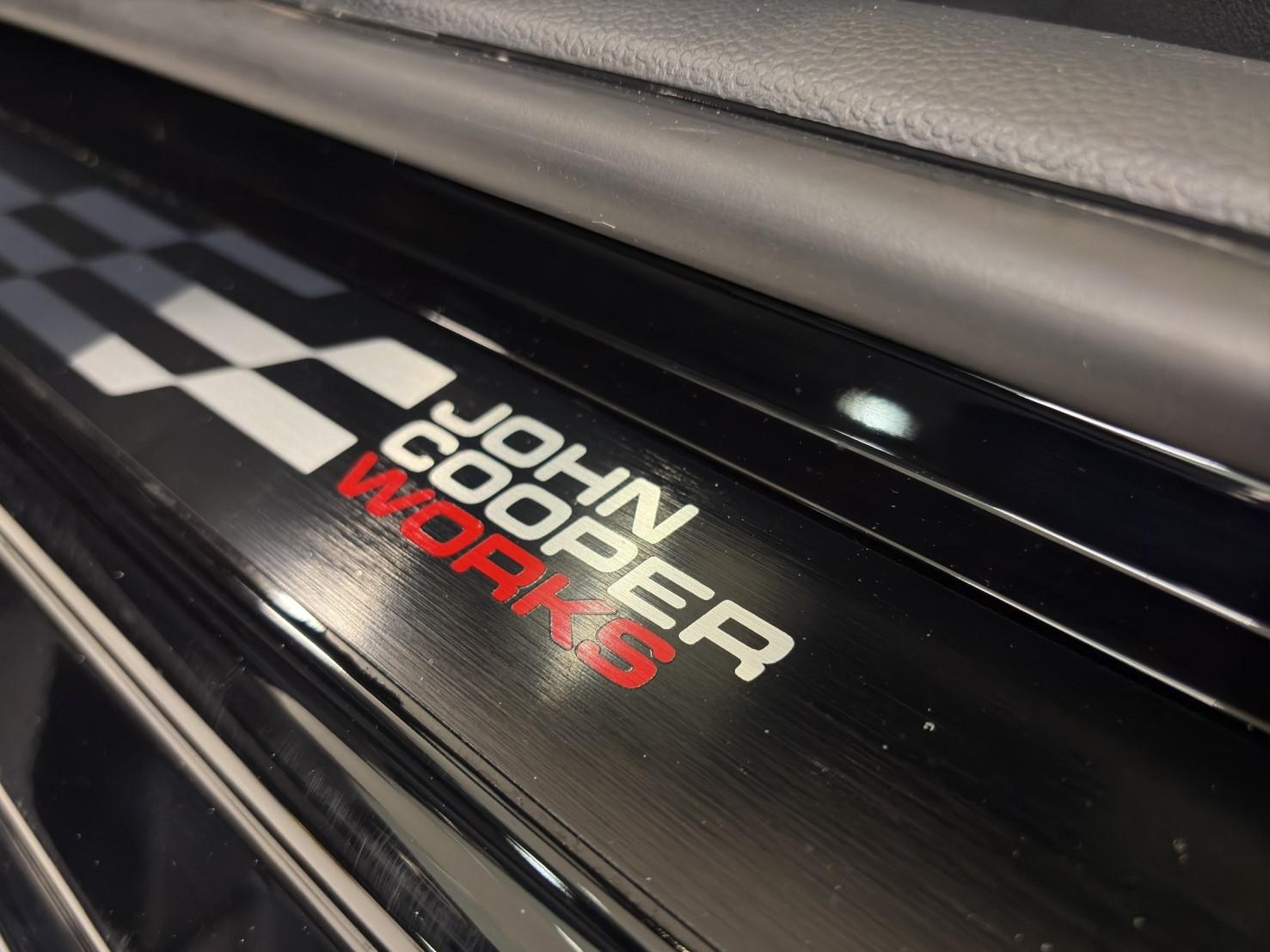 MINI John Cooper Works-image-21