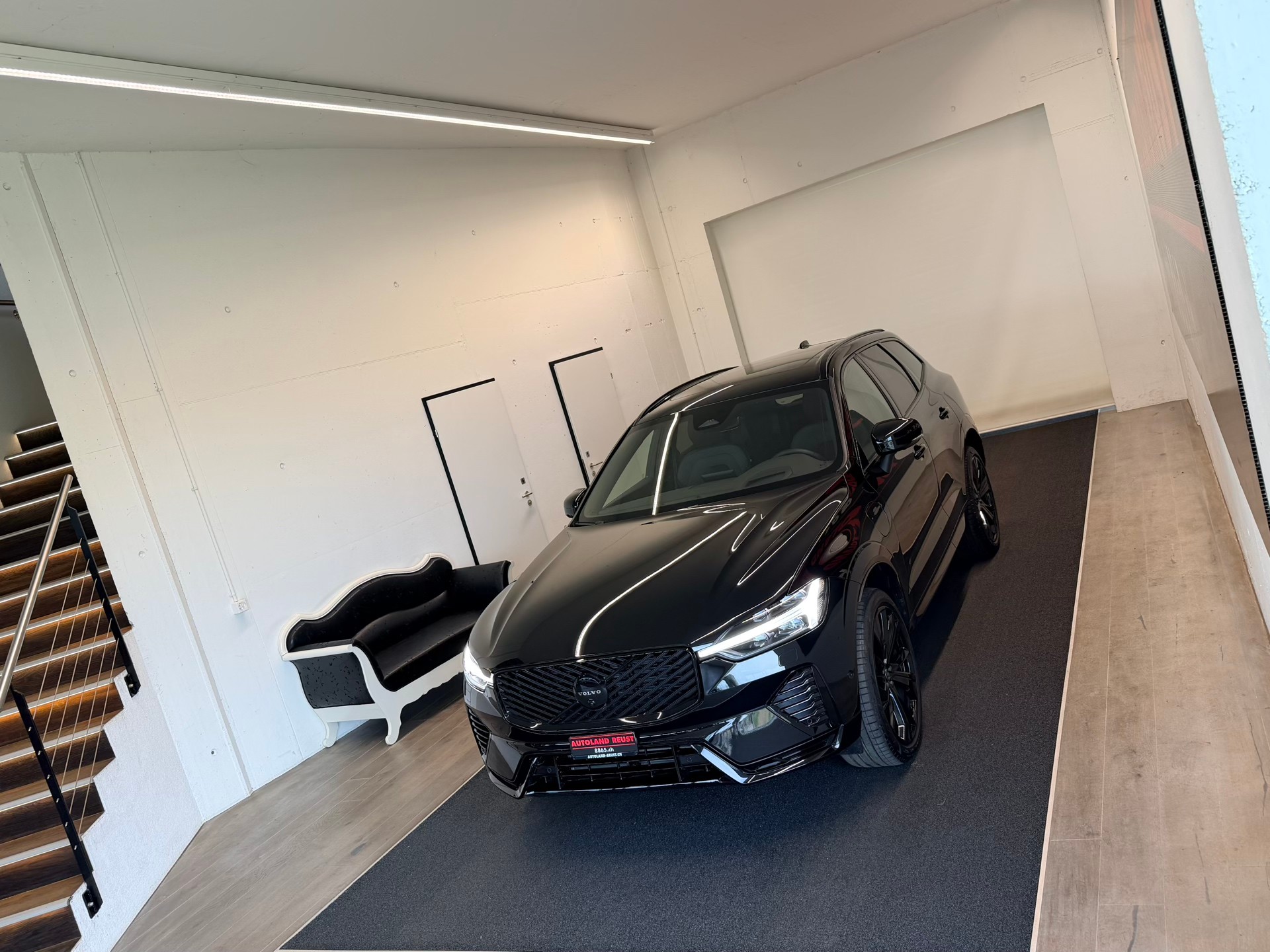 VOLVO XC60 T8 eAWD PluginHybrid Black Edition Geartronic-image-3