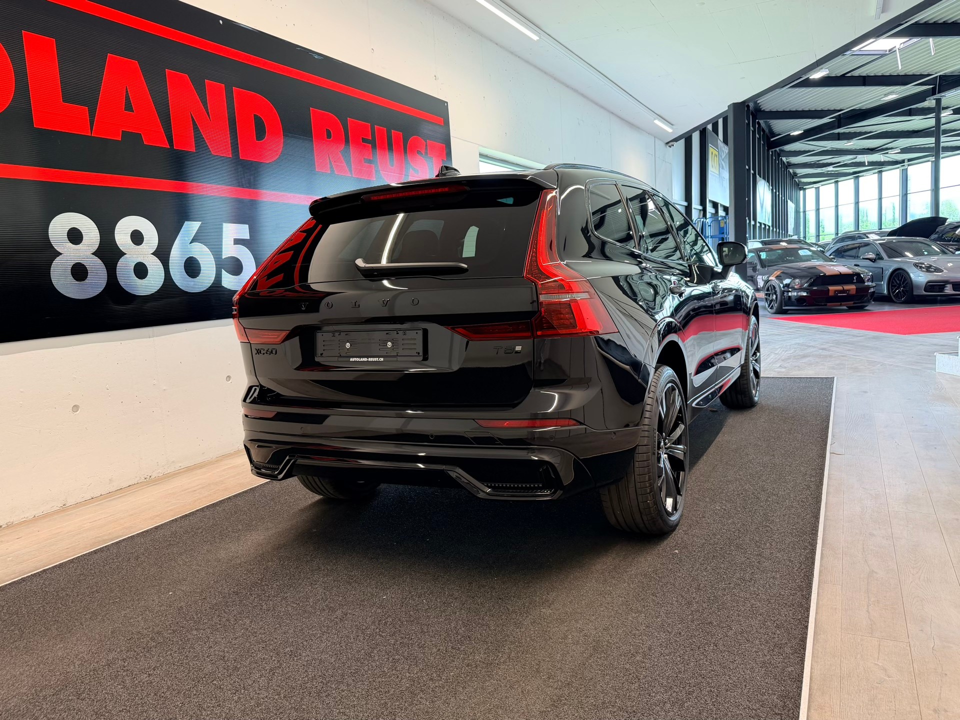 VOLVO XC60 T8 eAWD PluginHybrid Black Edition Geartronic-image-6