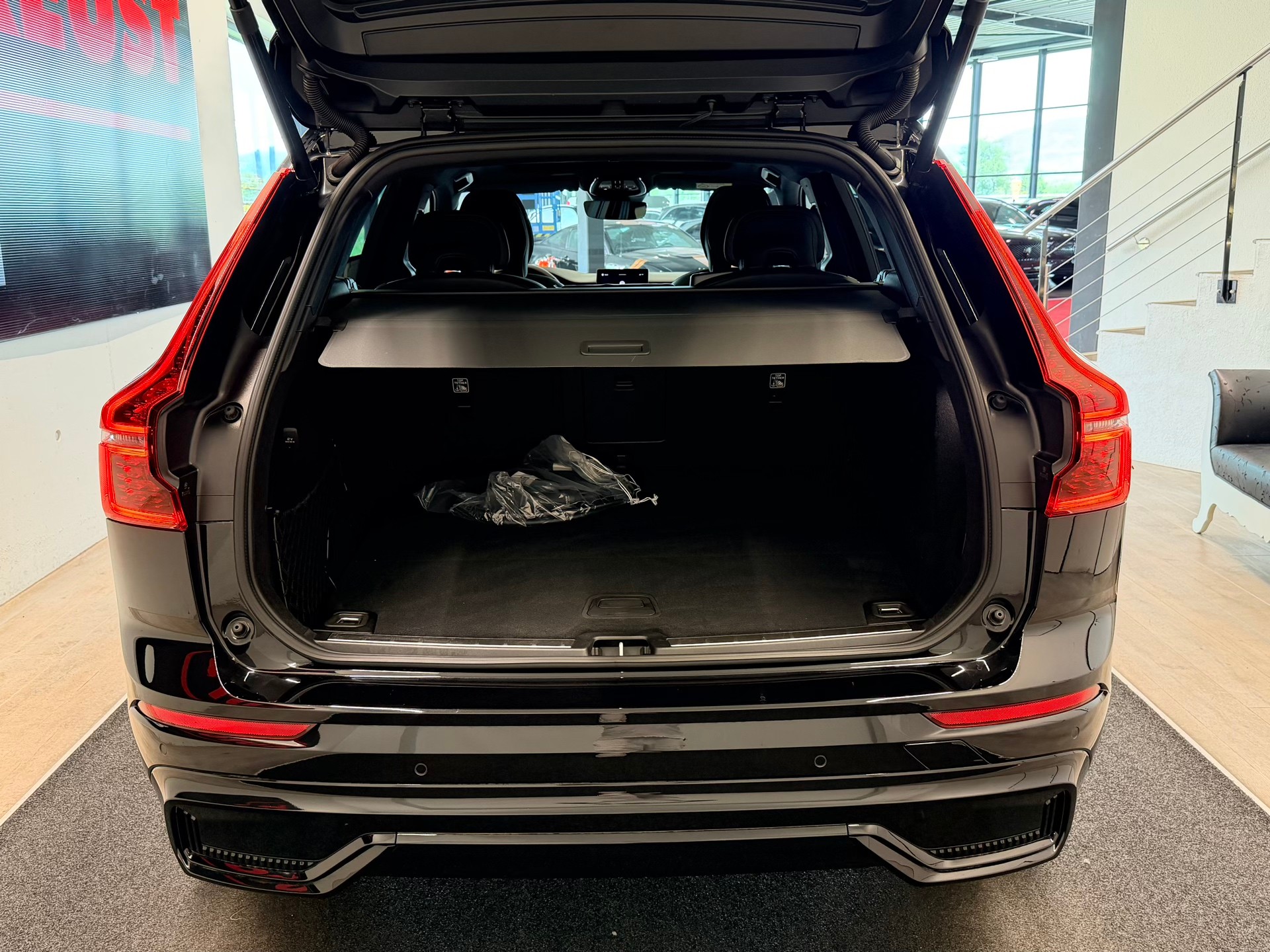 VOLVO XC60 T8 eAWD PluginHybrid Black Edition Geartronic-image-9