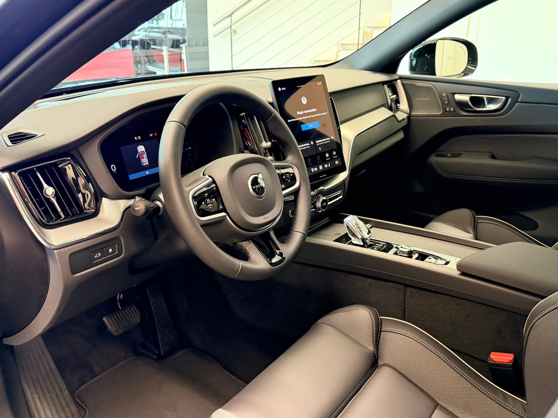 VOLVO XC60 T8 eAWD PluginHybrid Black Edition Geartronic-image-10