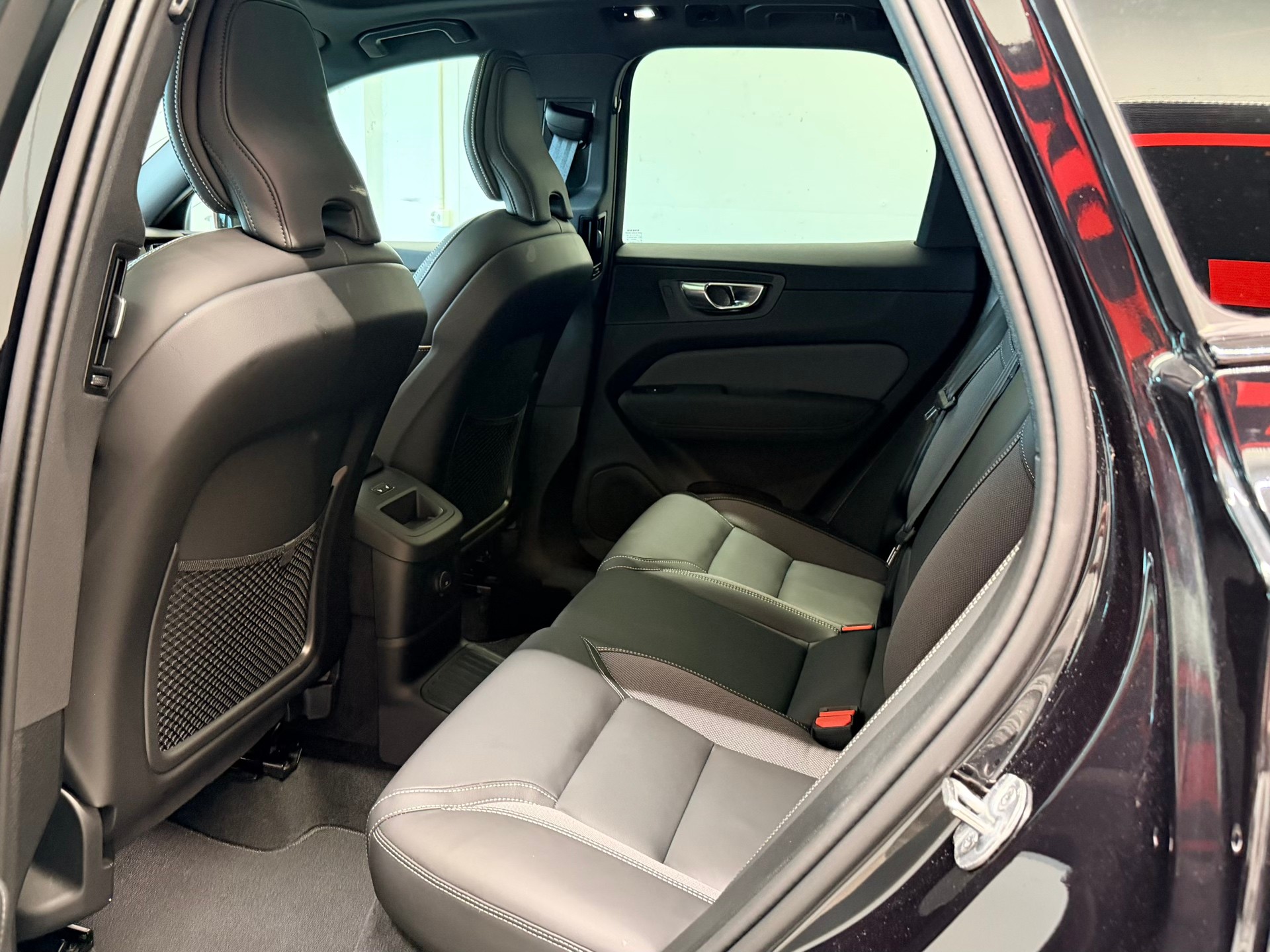 VOLVO XC60 T8 eAWD PluginHybrid Black Edition Geartronic-image-15