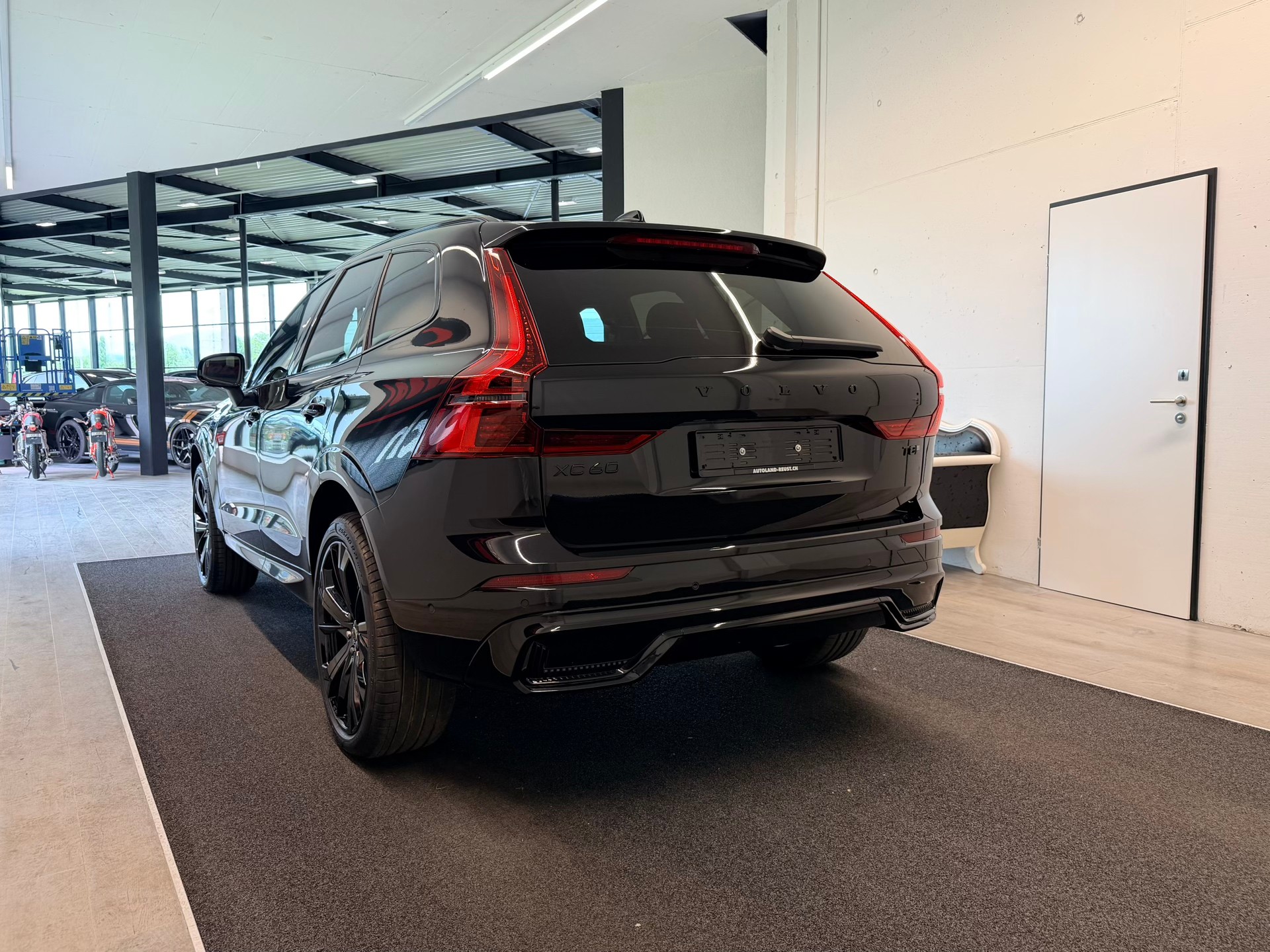 VOLVO XC60 T8 eAWD PluginHybrid Black Edition Geartronic-image-7