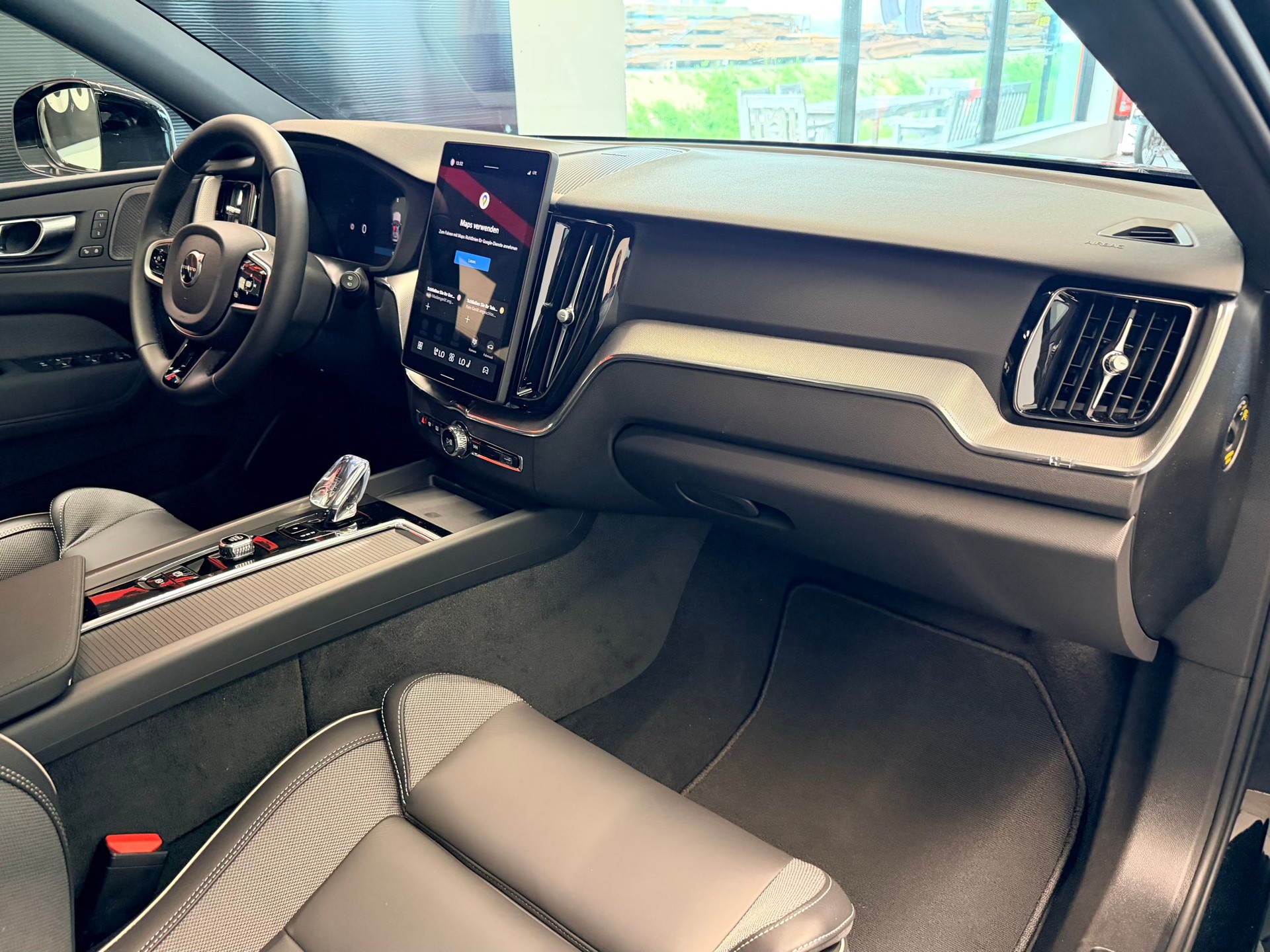 VOLVO XC60 T8 eAWD PluginHybrid Black Edition Geartronic-image-19