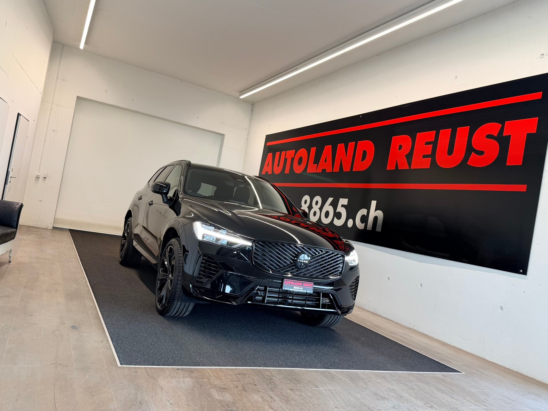 VOLVO XC60 T8 eAWD PluginHybrid Black Edition Geartronic-image-0