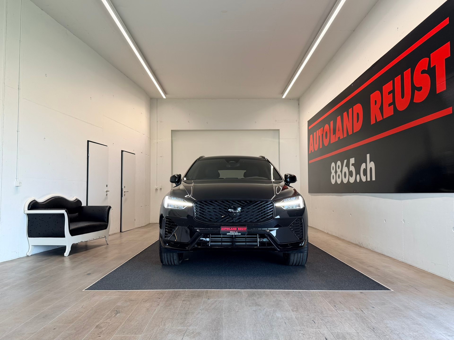 VOLVO XC60 T8 eAWD PluginHybrid Black Edition Geartronic-image-1