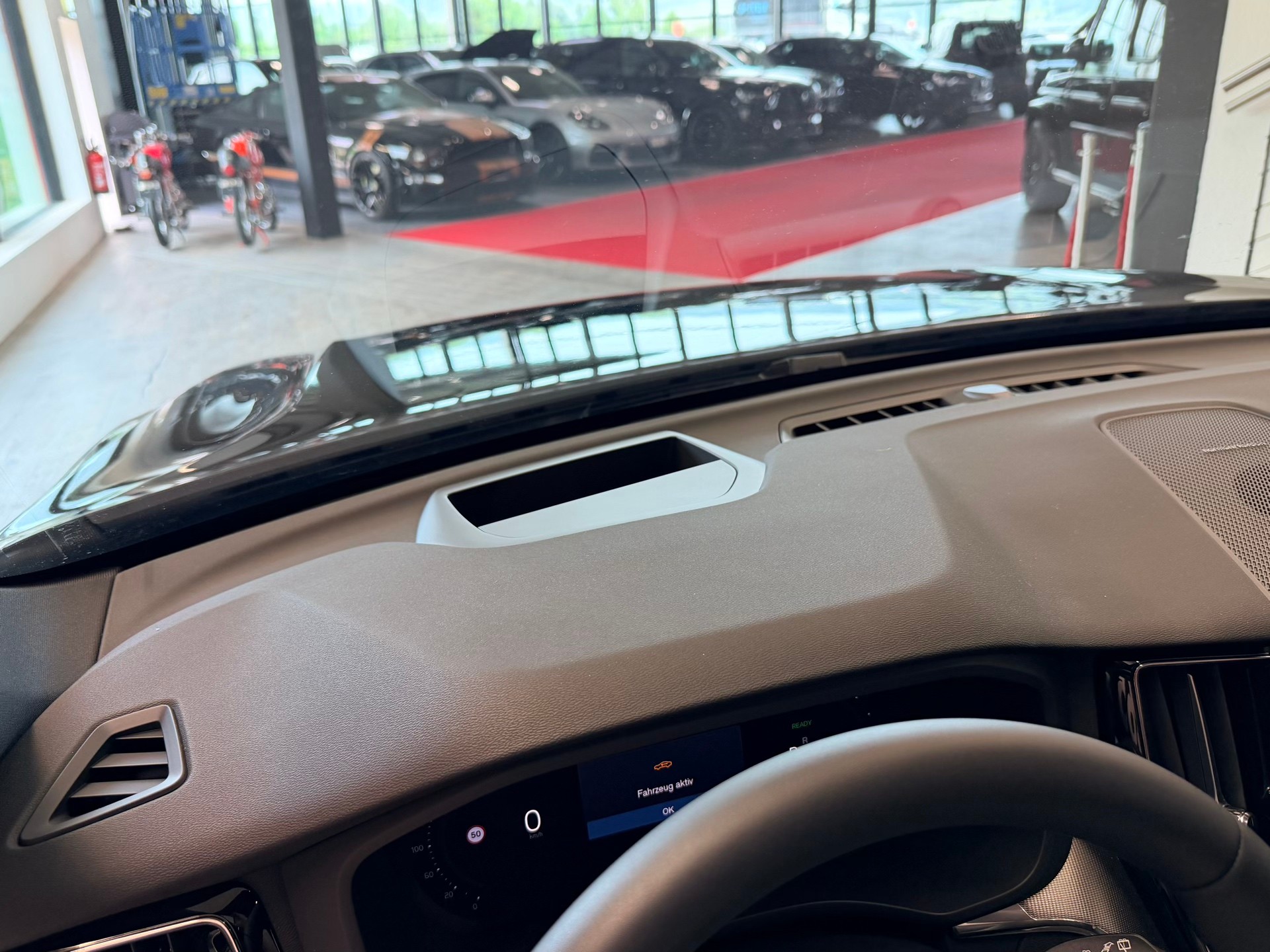 VOLVO XC60 T8 eAWD PluginHybrid Black Edition Geartronic-image-26