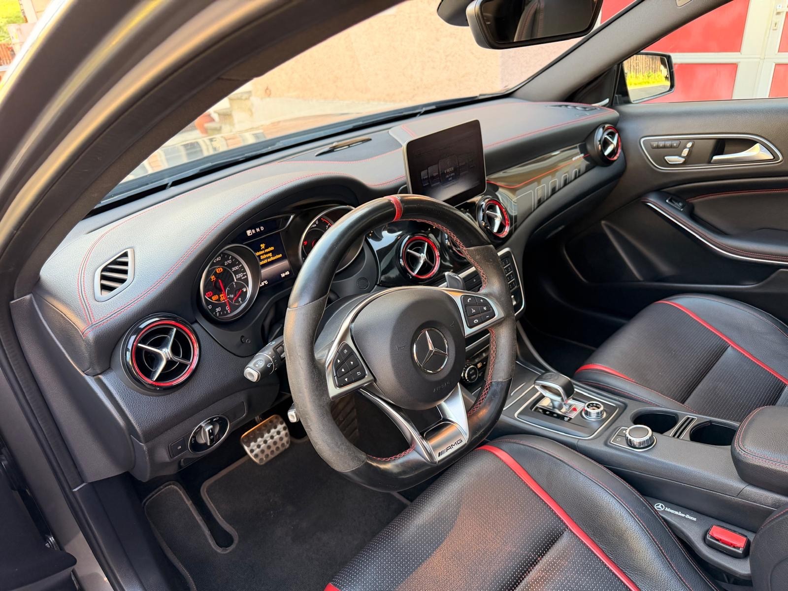MERCEDES-BENZ GLA 45 AMG 4Matic 7G-DCT-image-9