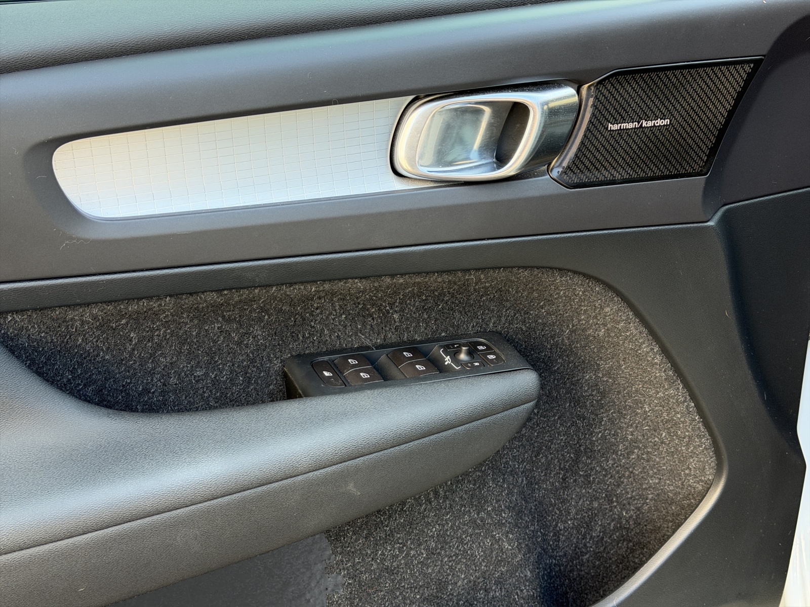 VOLVO XC40 D4 AWD Momentum Geartronic-image-10