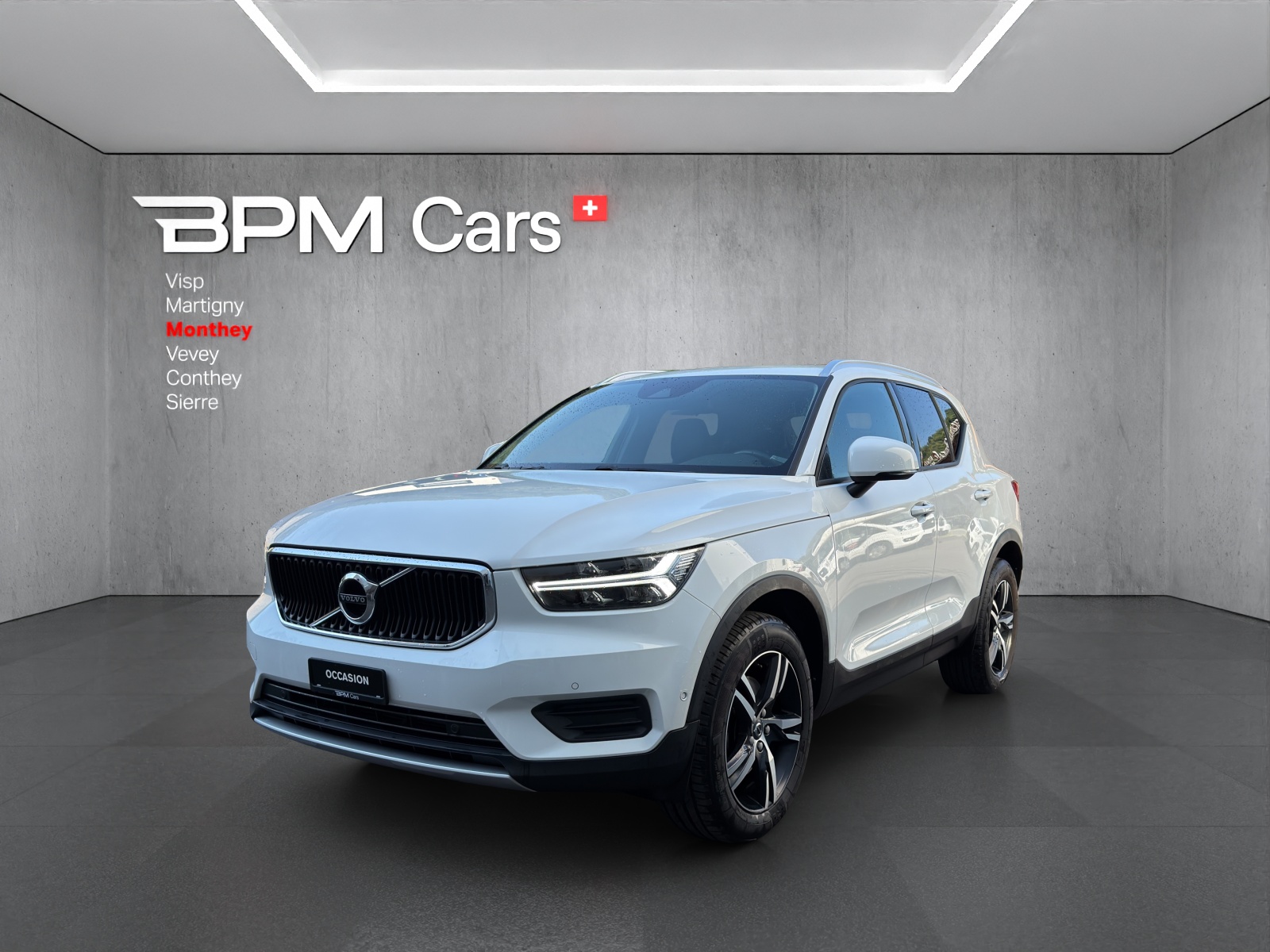 VOLVO XC40 D4 AWD Momentum Geartronic-image-0