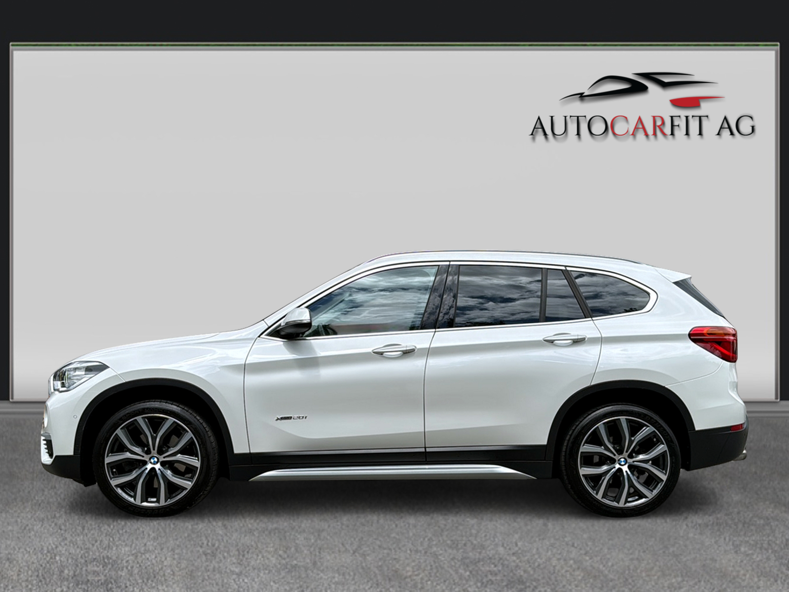 BMW X1 xDrive 20i xLine Steptronic-image-2