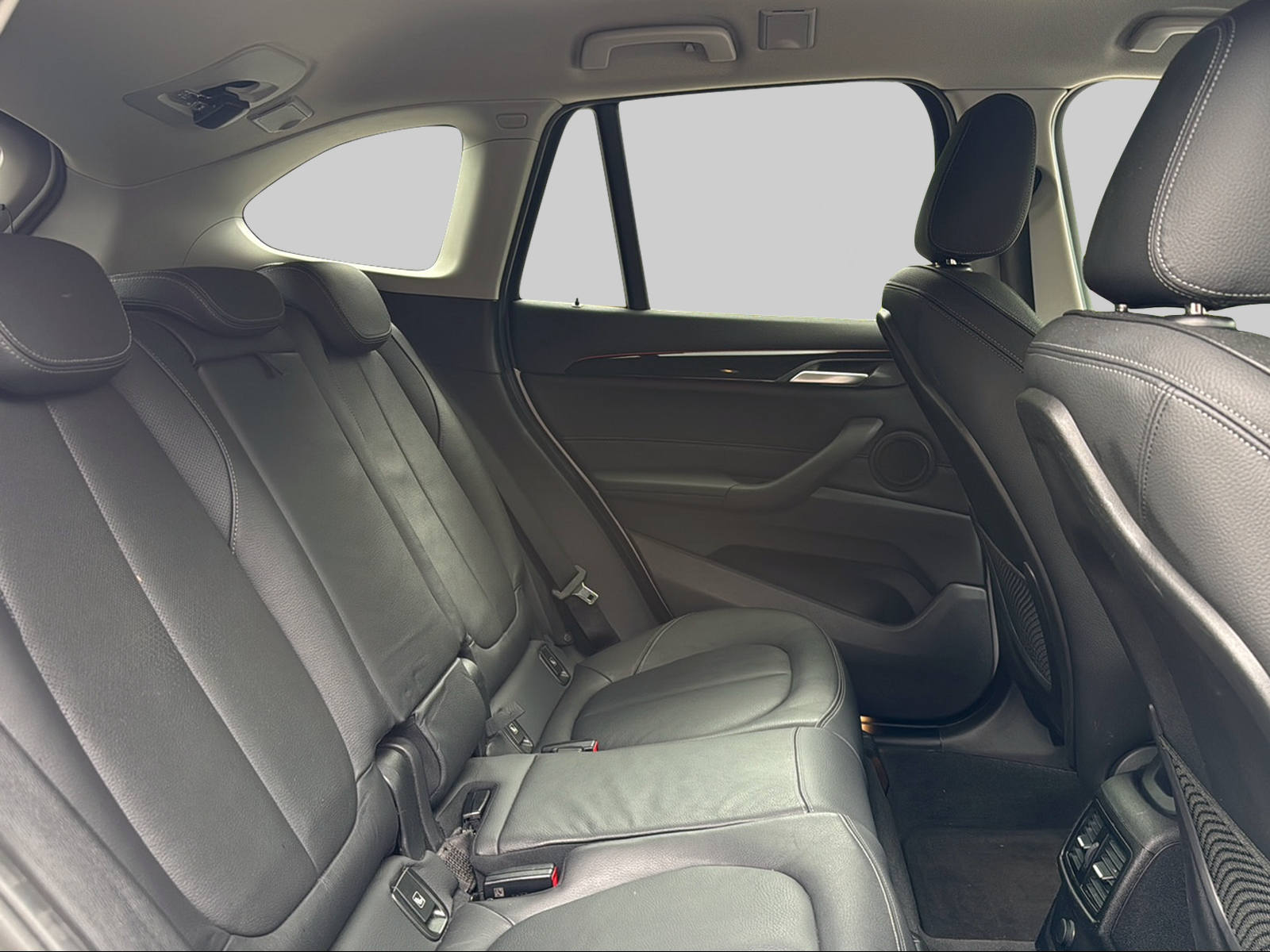 BMW X1 xDrive 20i xLine Steptronic-image-11