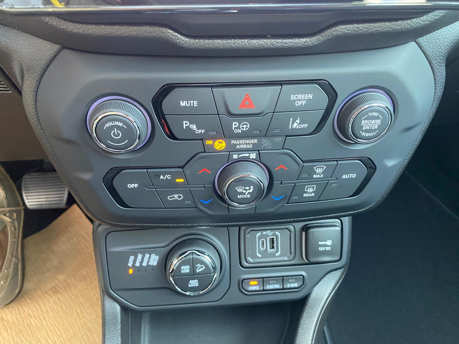 JEEP Renegade 1.3 T PHEV Summit Sky AWD-image-16