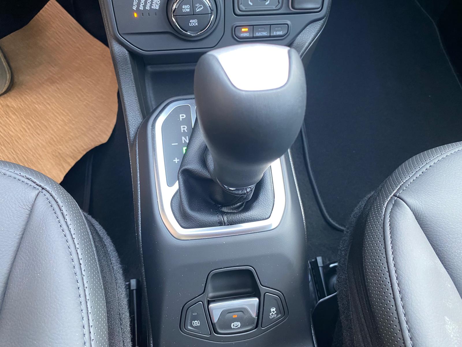 JEEP Renegade 1.3 T PHEV Summit Sky AWD-image-17