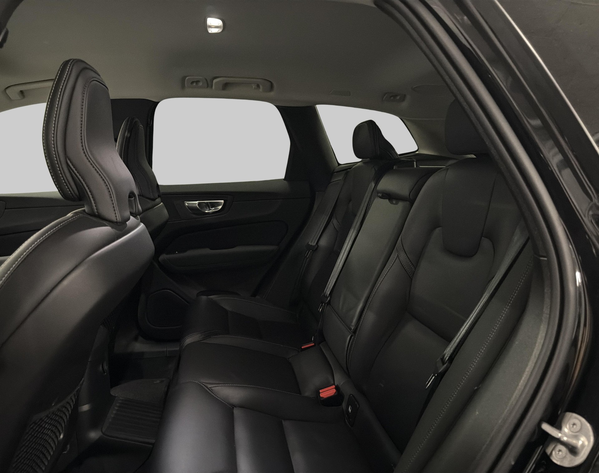 VOLVO XC60 2.0 T6 TE Plus Dark eAWD-image-6