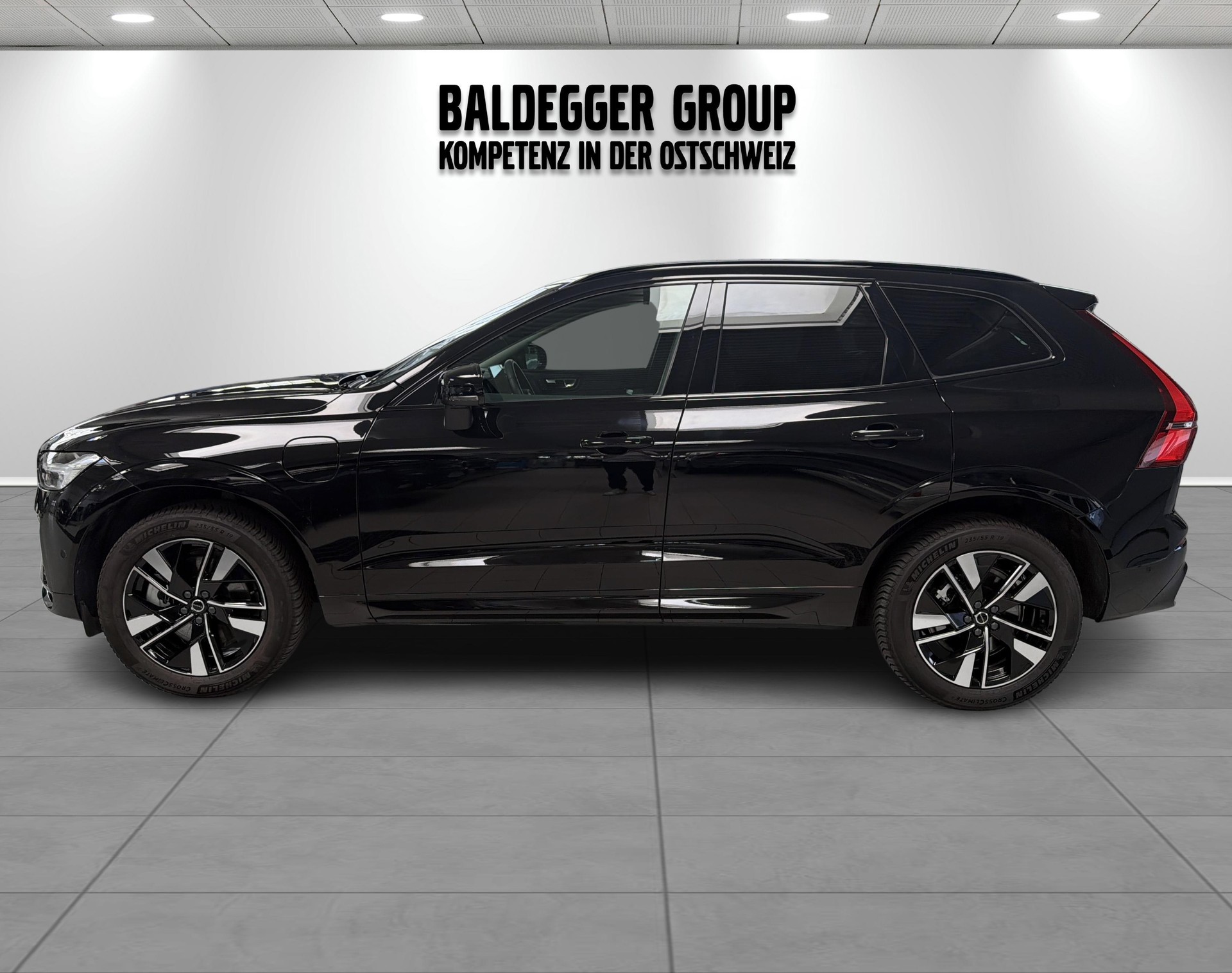 VOLVO XC60 2.0 T6 TE Plus Dark eAWD-image-1